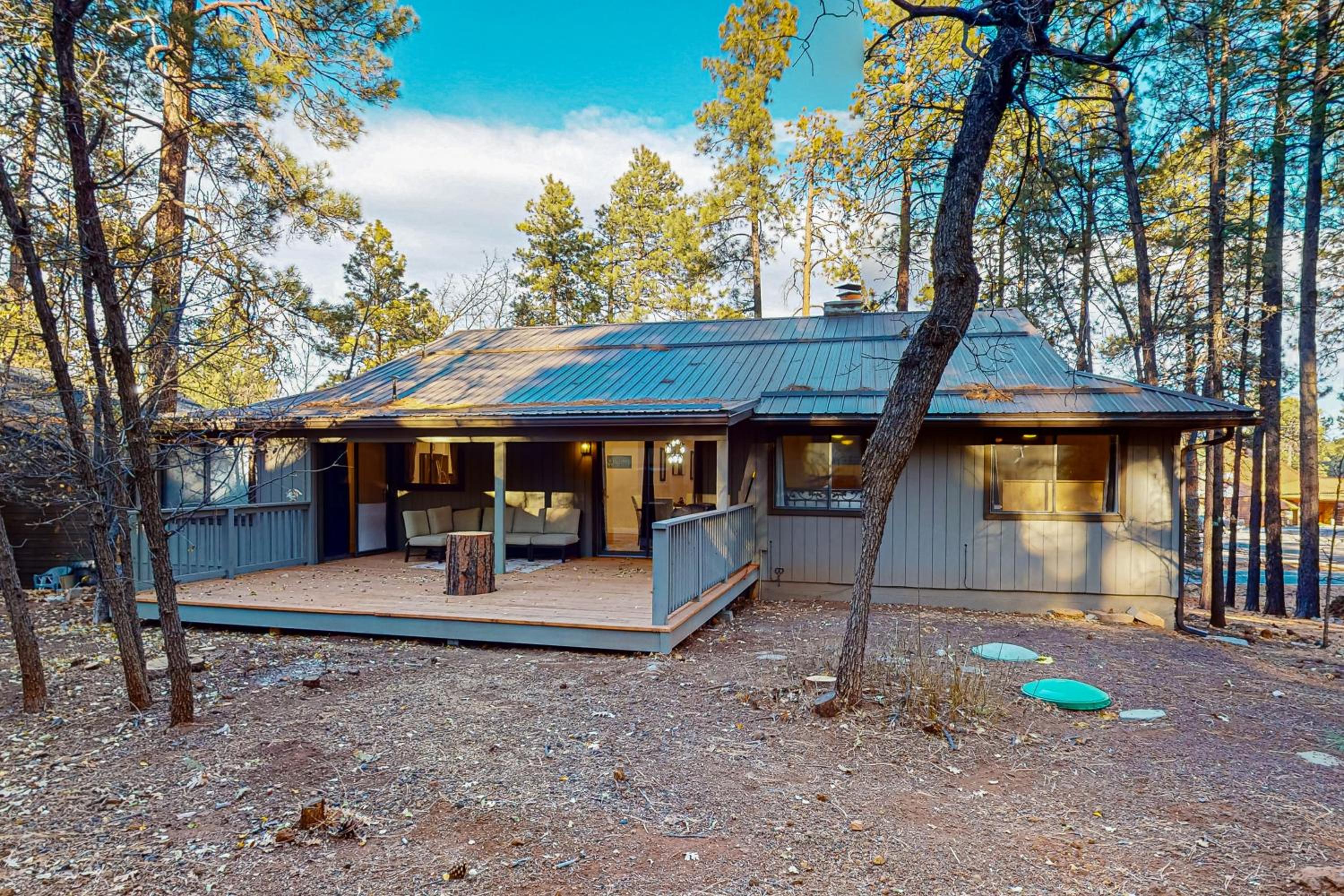 4BR Home with Decks, Fireplace, Golf Nearby