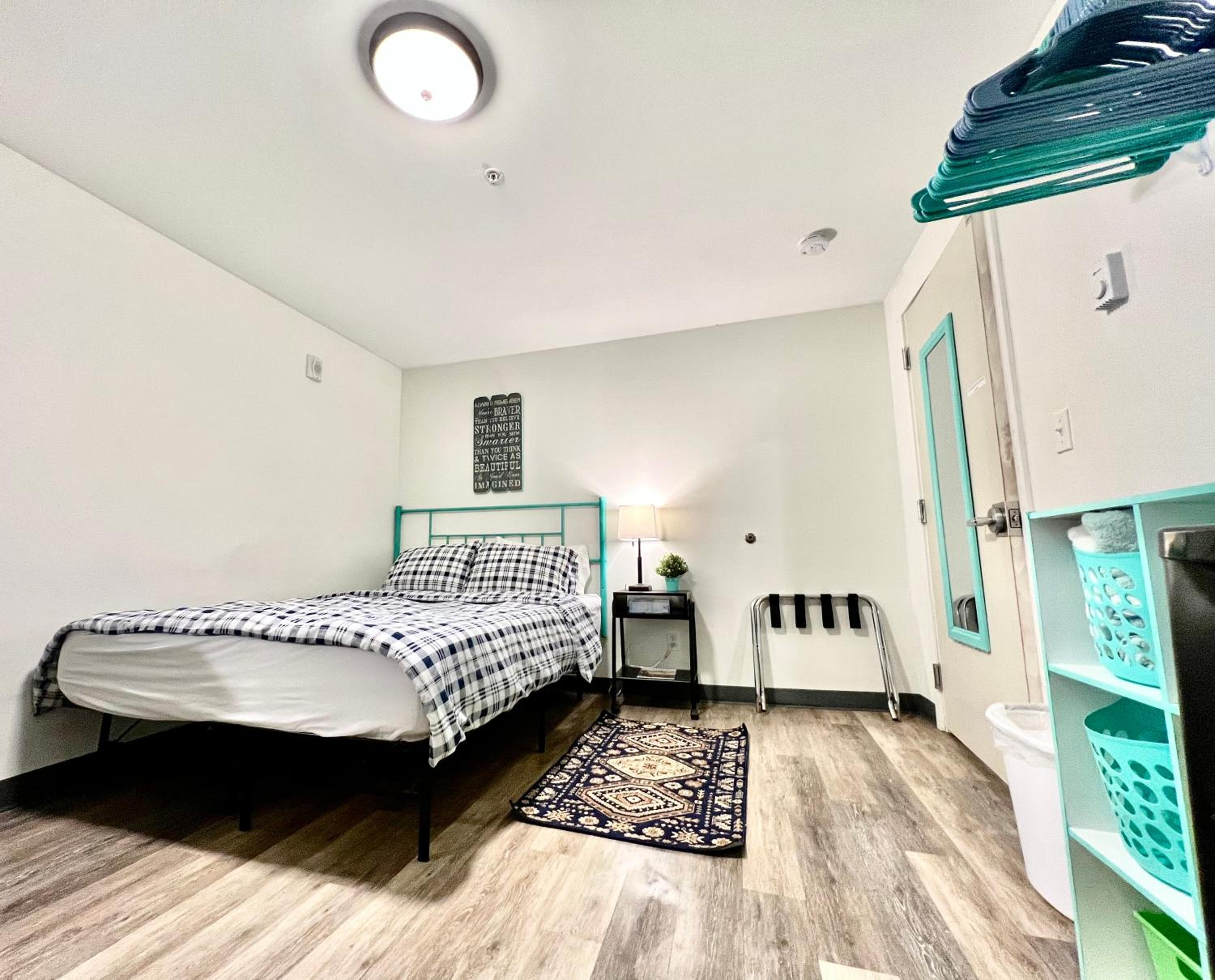 Private Room with Shared Bathroom on the 1st Floor 10 minutes walk to University of Washington