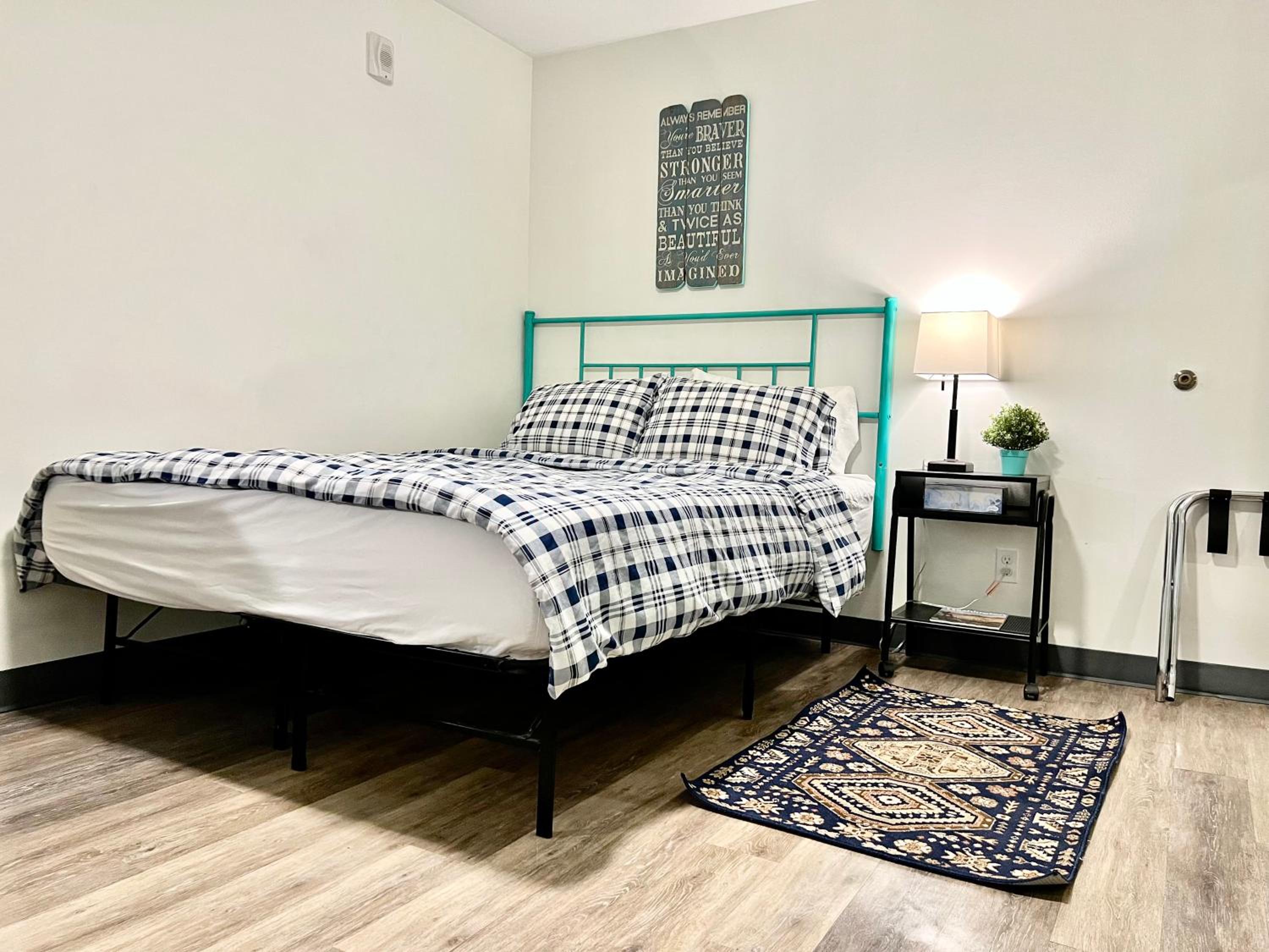 Private Room with Shared Bathroom on the 1st Floor 10 minutes walk to University of Washington