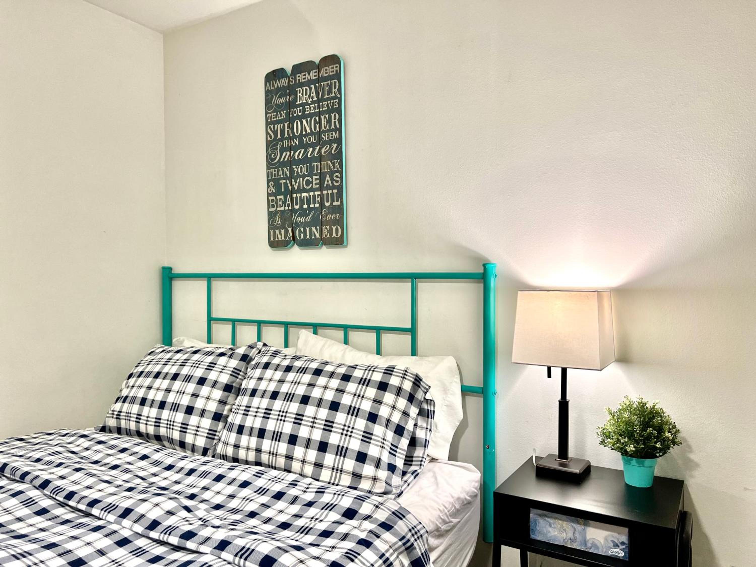 Private Room with Shared Bathroom on the 1st Floor 10 minutes walk to University of Washington
