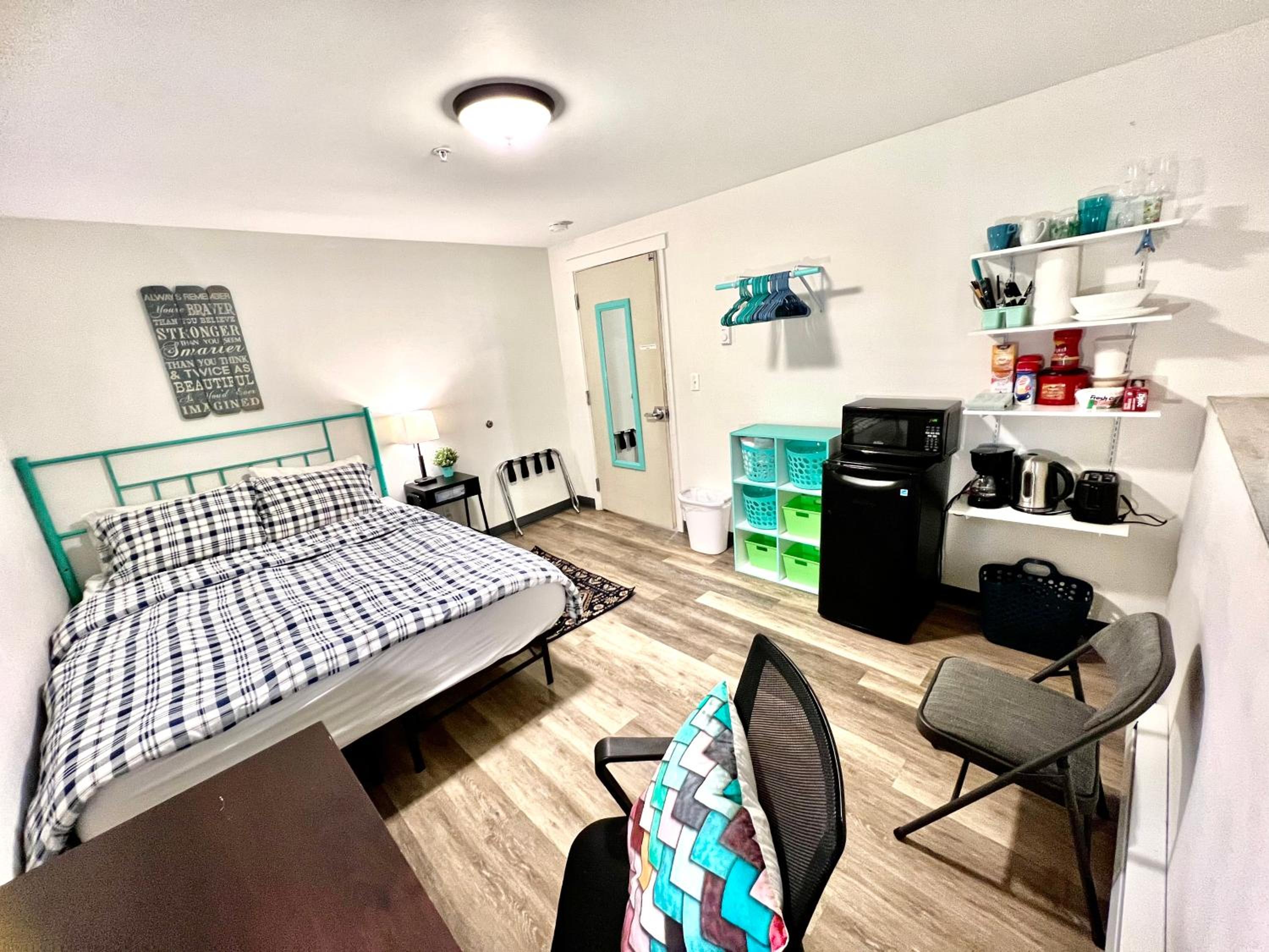 Private Room with Shared Bathroom on the 1st Floor 10 minutes walk to University of Washington