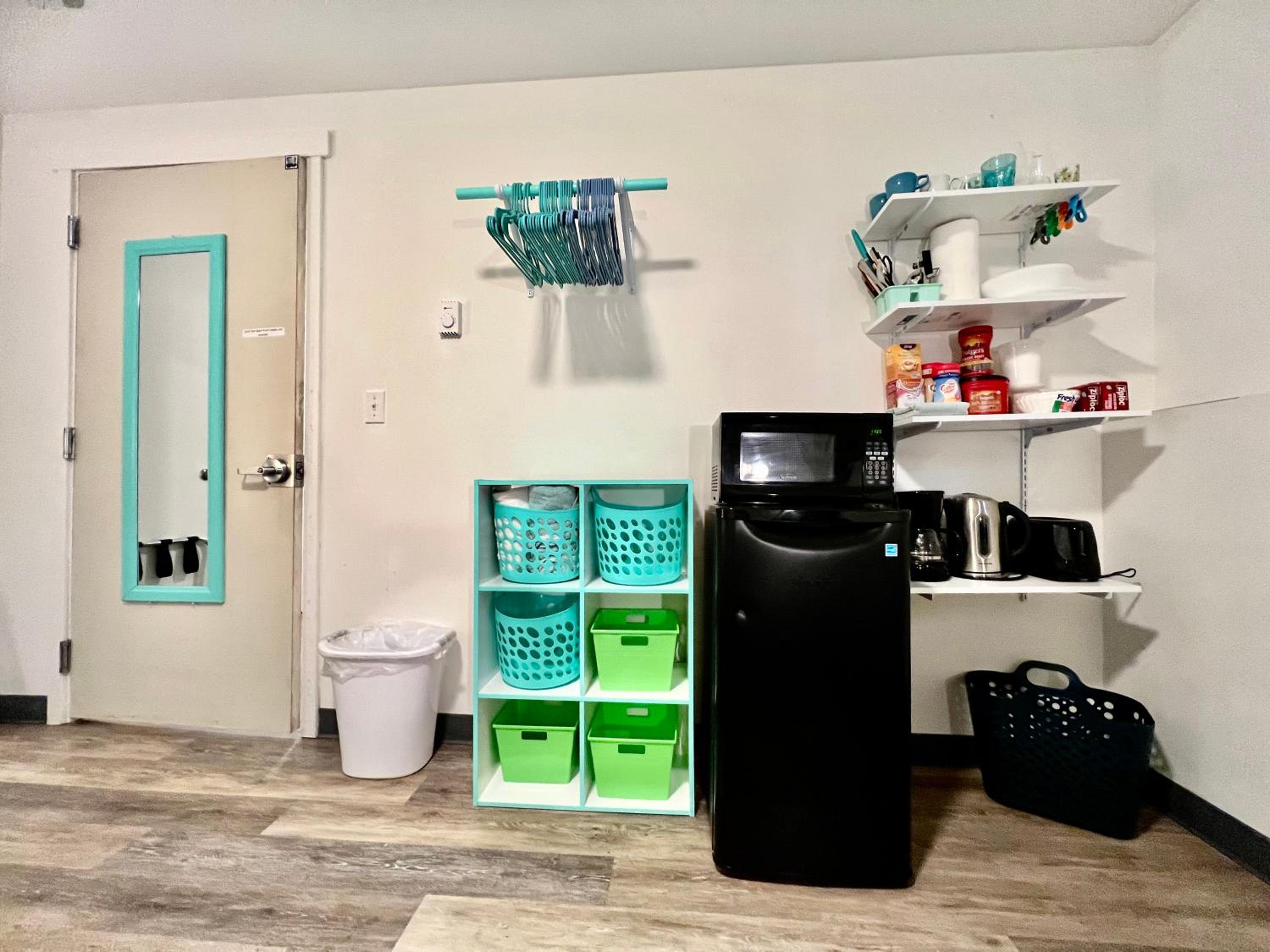 Private Room with Shared Bathroom on the 1st Floor 10 minutes walk to University of Washington
