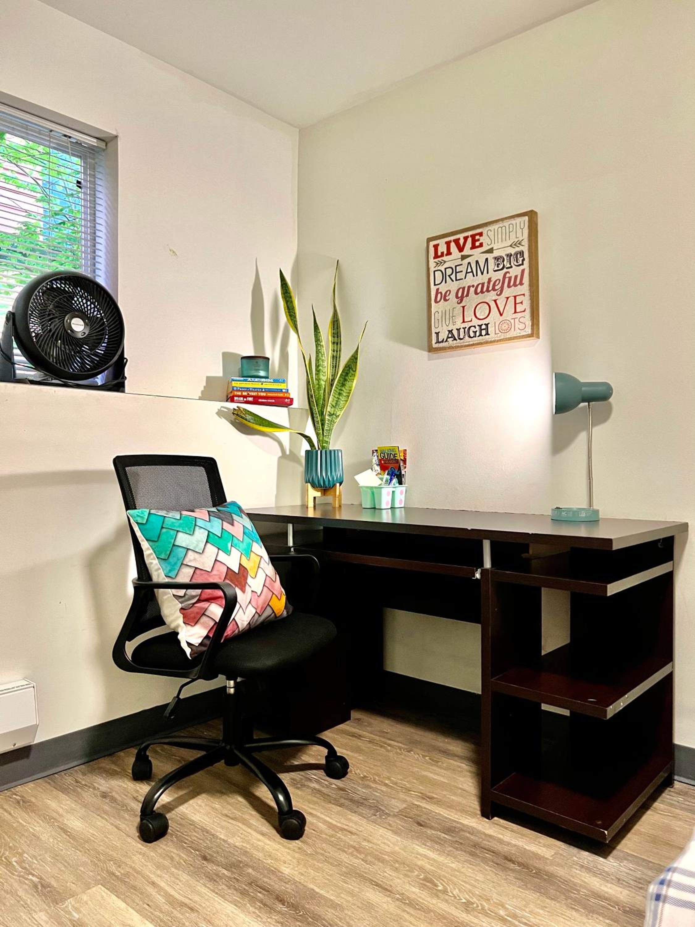 Private Room with Shared Bathroom on the 1st Floor 10 minutes walk to University of Washington