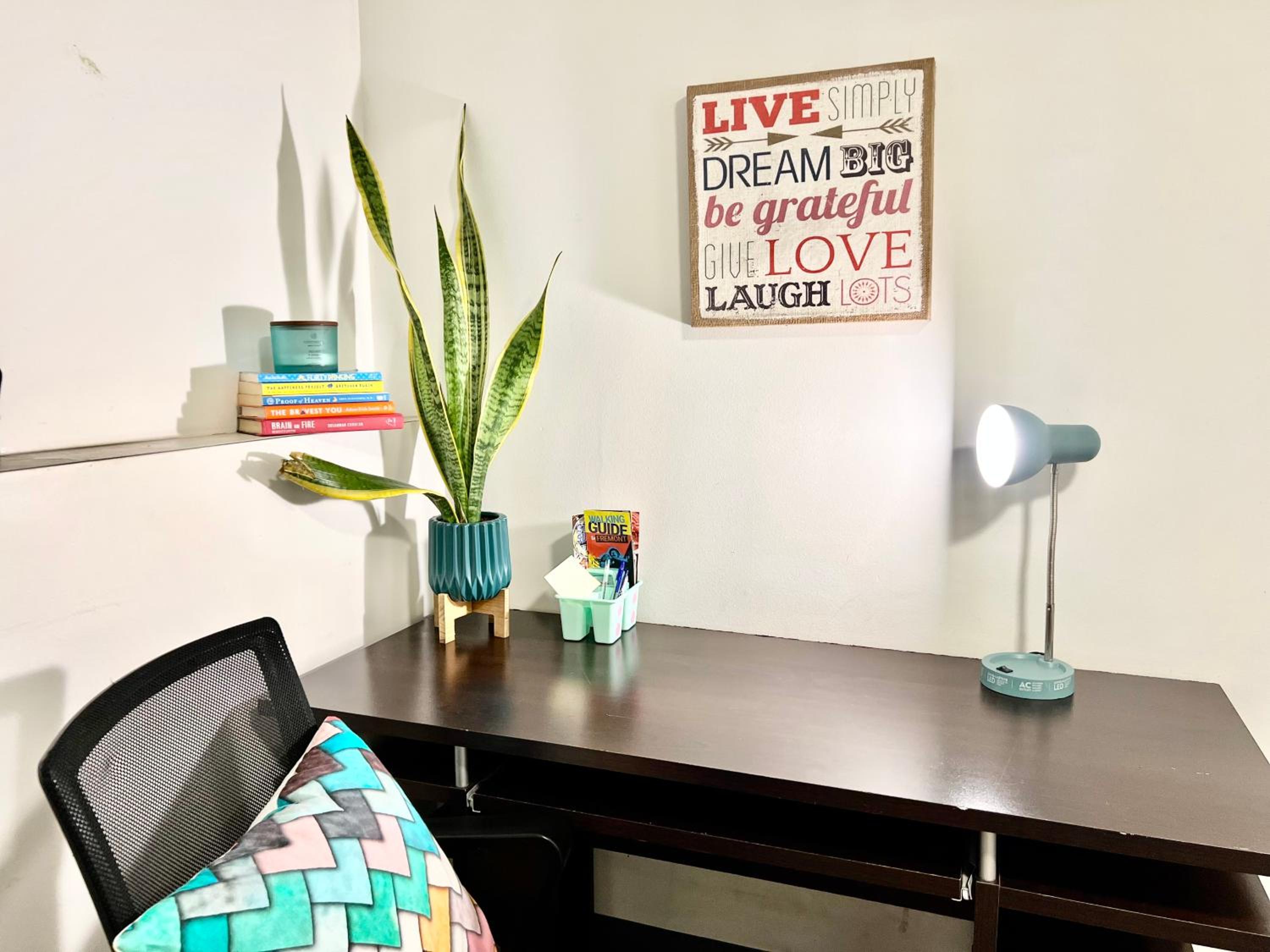 Private Room with Shared Bathroom on the 1st Floor 10 minutes walk to University of Washington