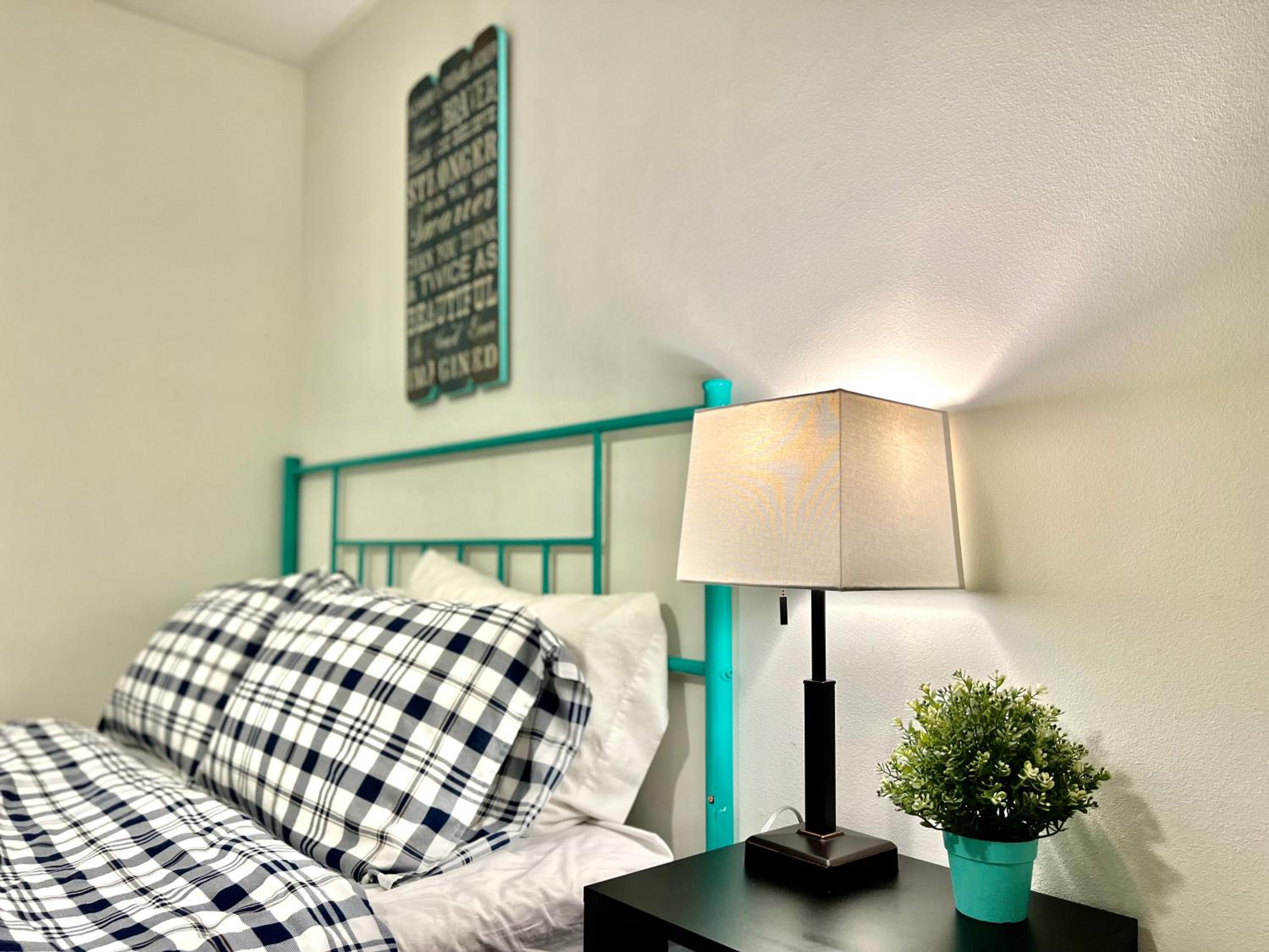 Private Room with Shared Bathroom on the 1st Floor 10 minutes walk to University of Washington