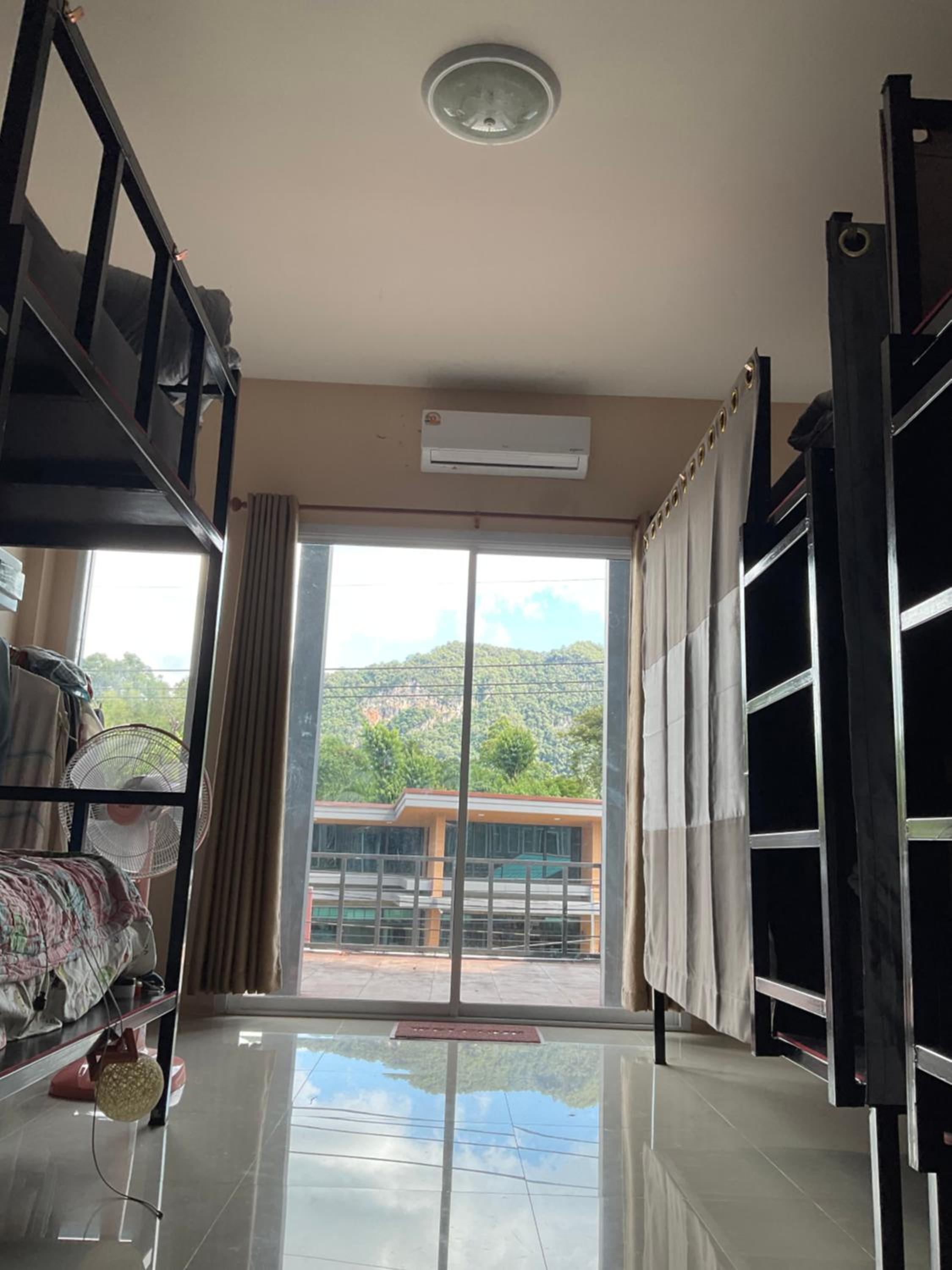 Khaosok city hostel
