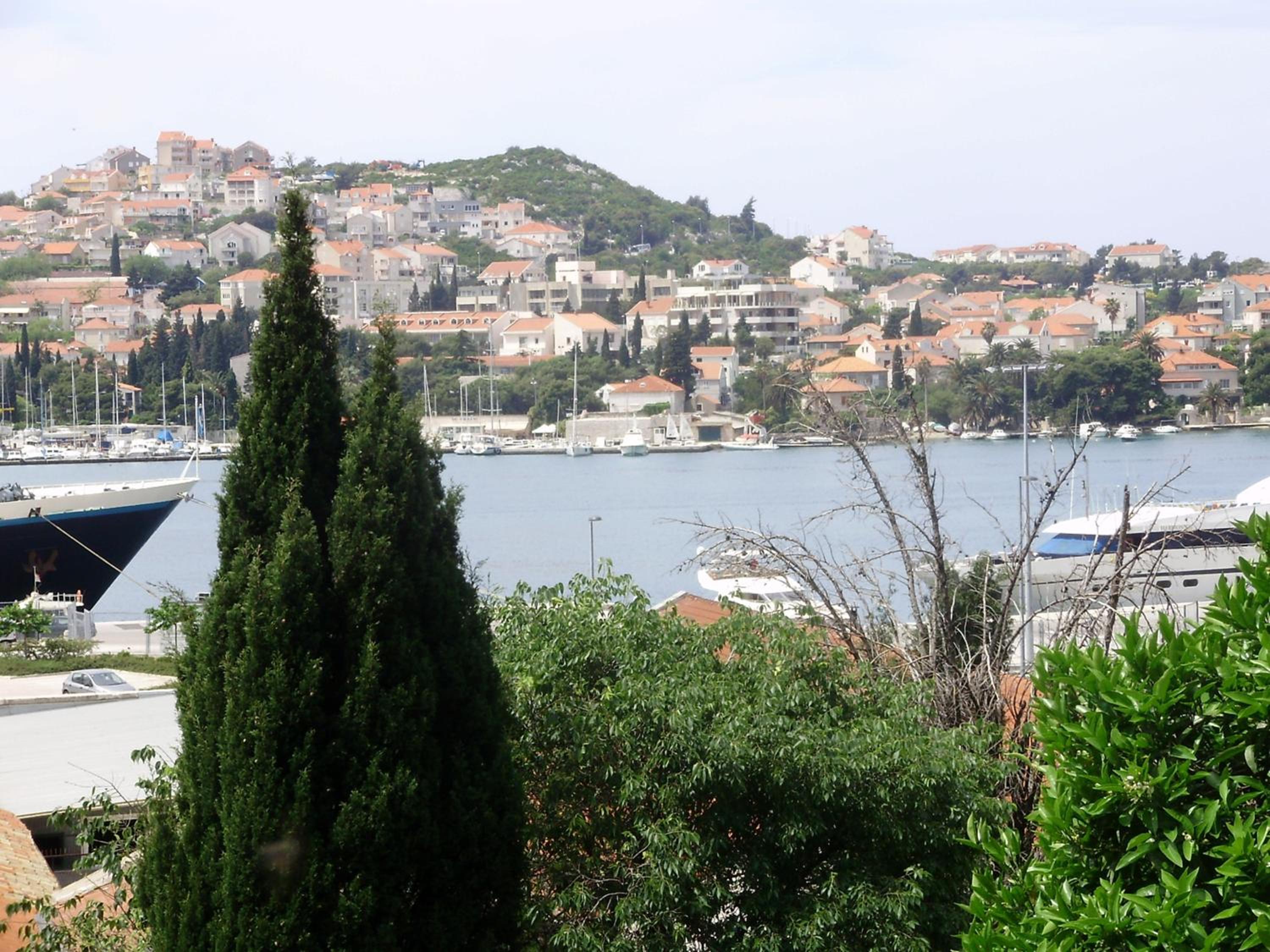 Apartment One , sea view , free parking
