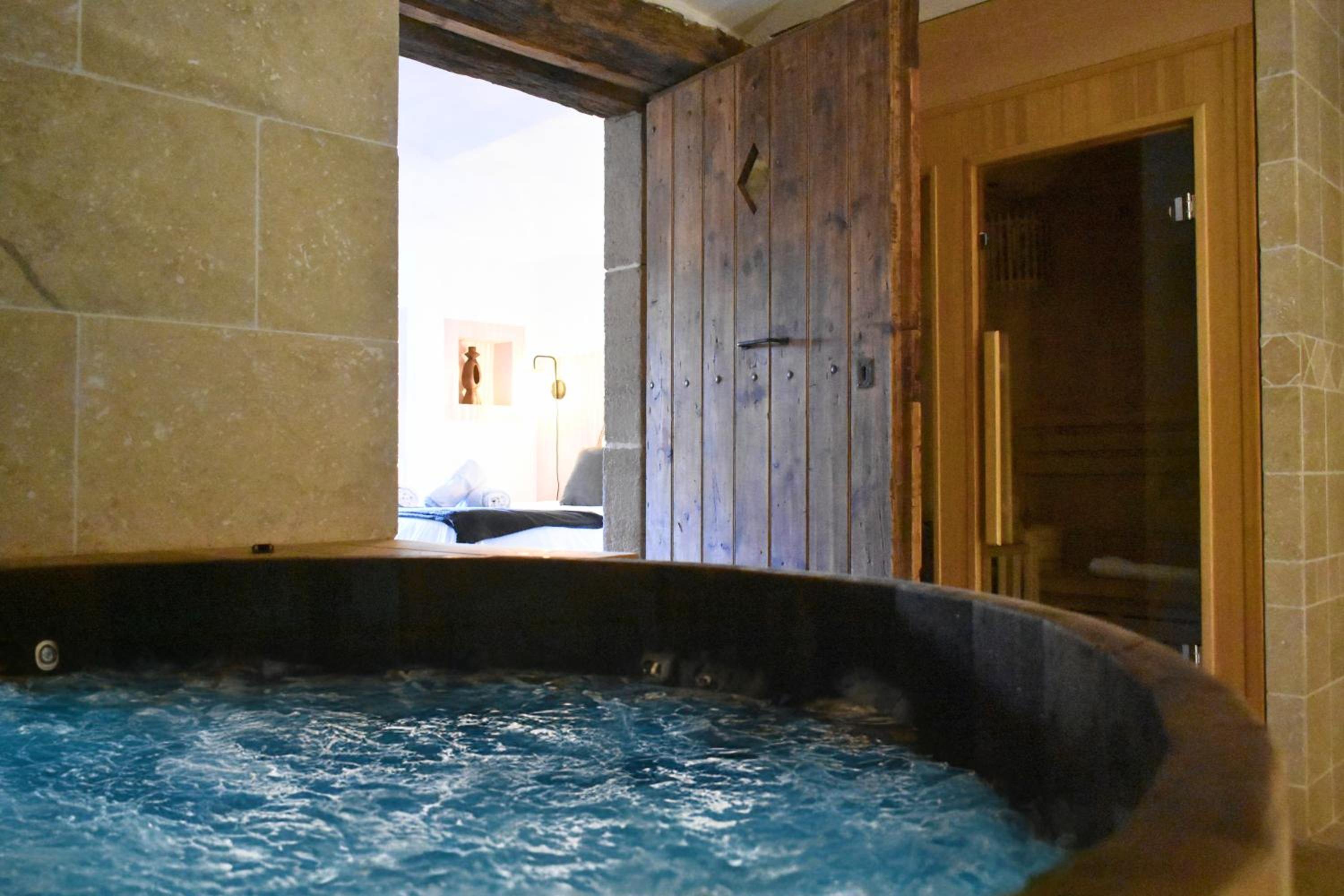 Hébergement insolite avec jacuzzi privatif Millau, photo 9