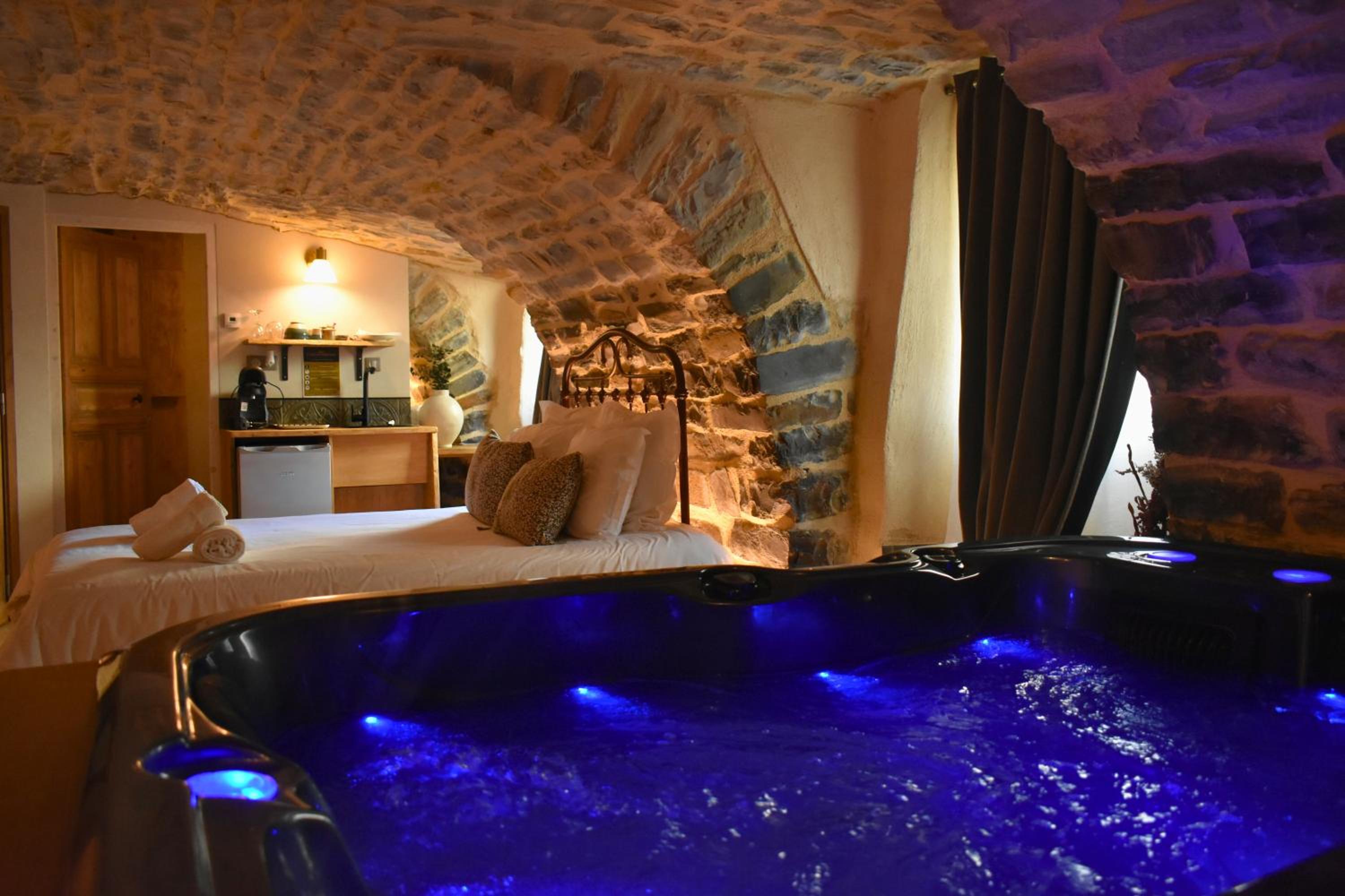 Hébergement insolite avec jacuzzi privatif Millau, photo 14