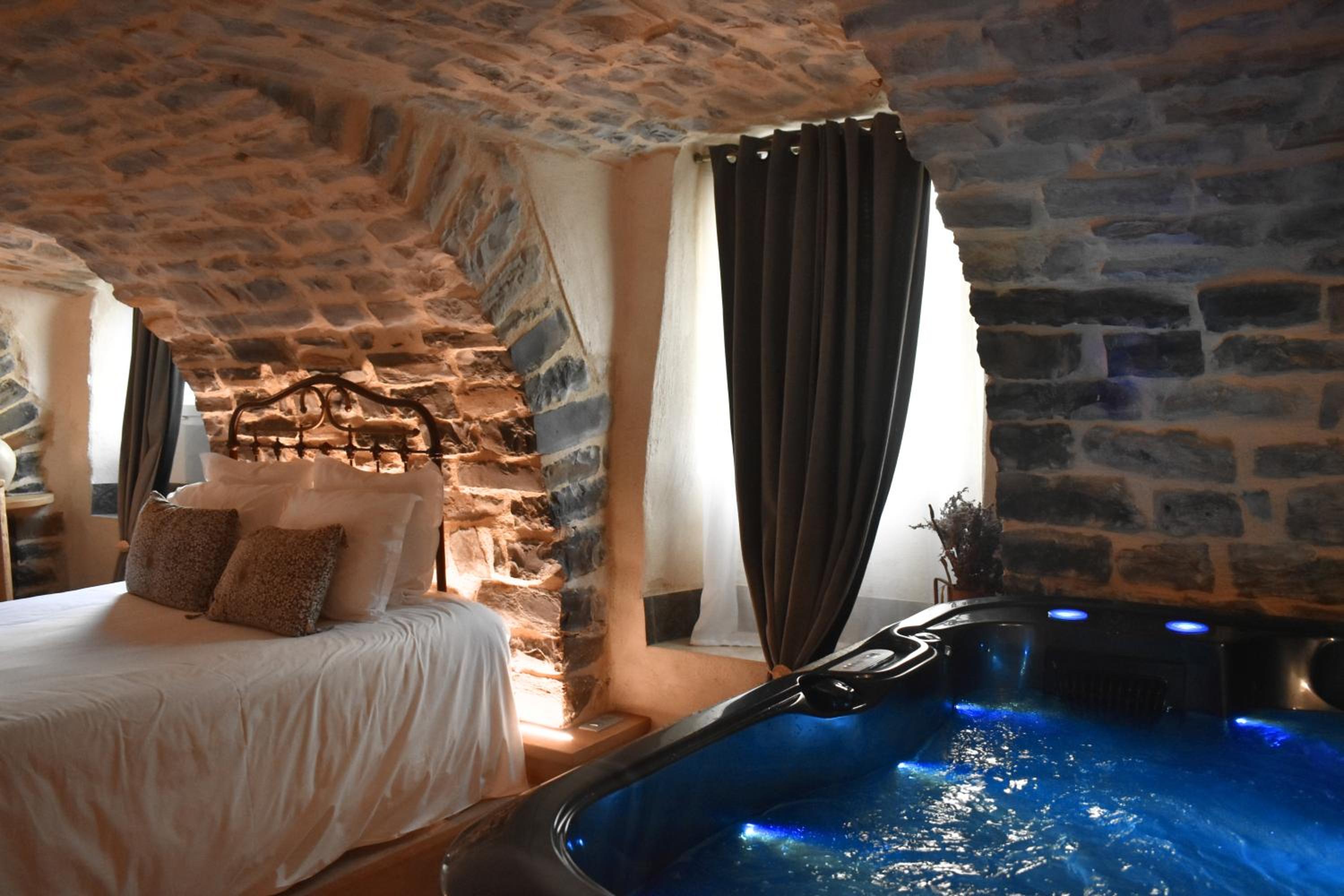 Hébergement insolite avec jacuzzi privatif Millau, photo 42