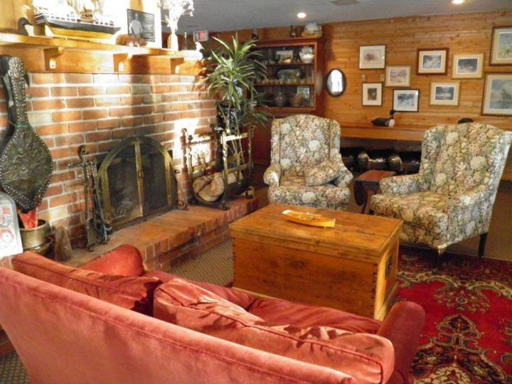 Westwind Inn on the Lake
