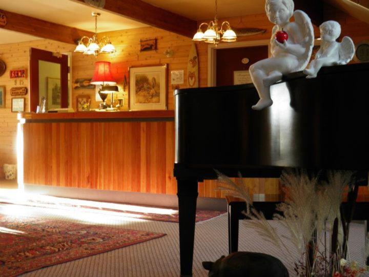 Westwind Inn on the Lake