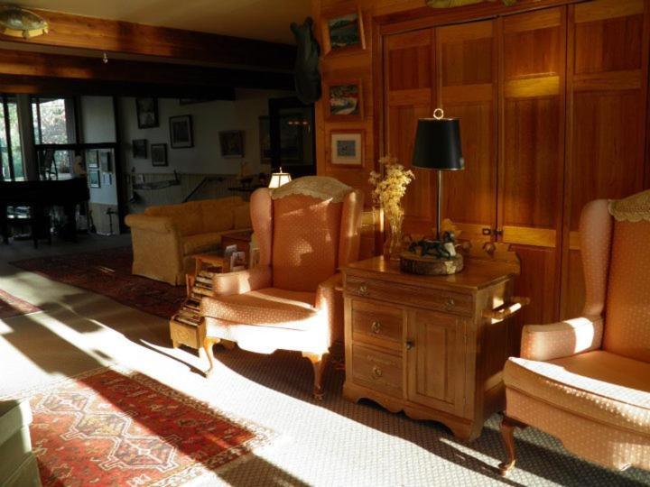 Westwind Inn on the Lake