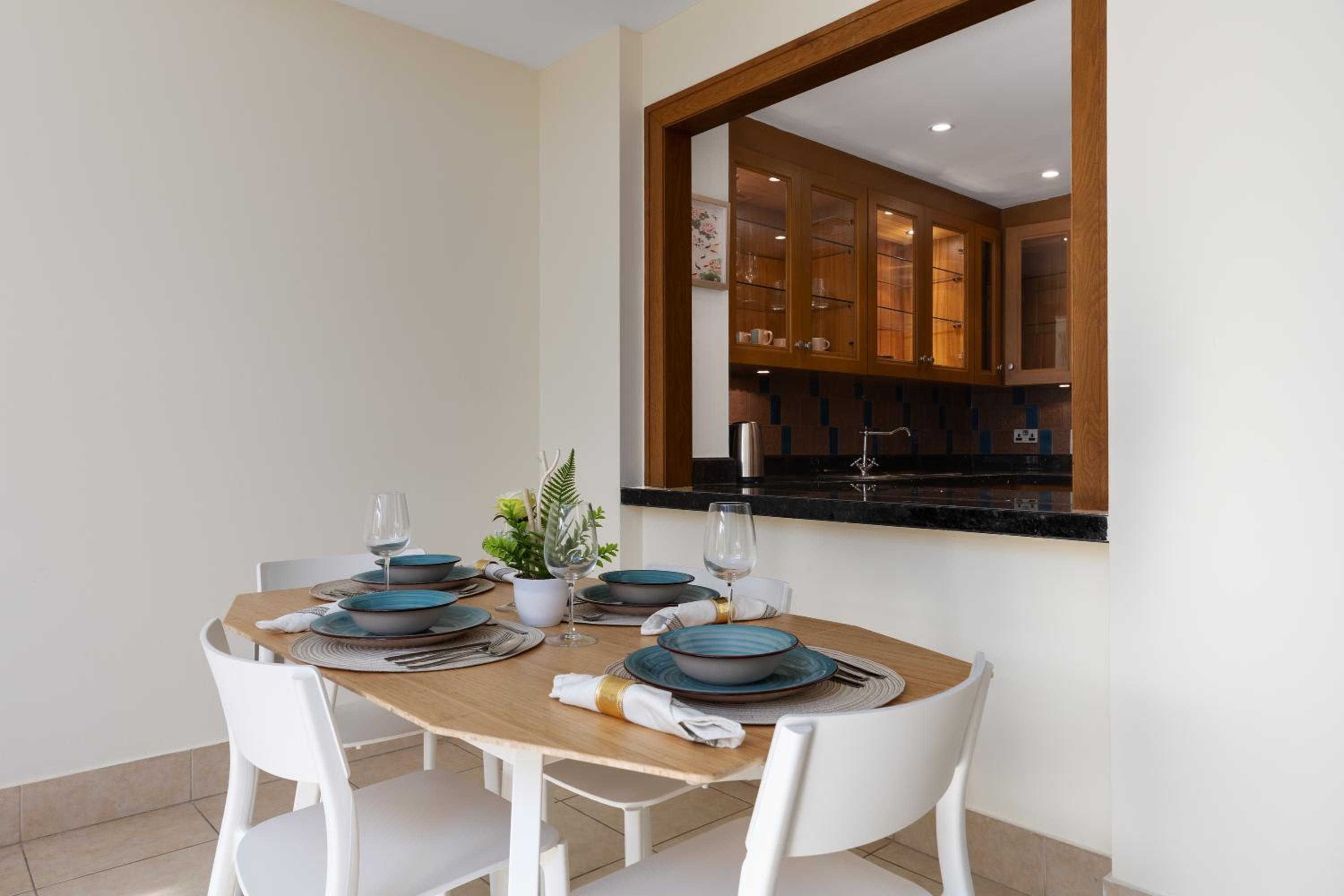 Maison Privee - Stylish & Spacious Apartment in Downtown Dubai