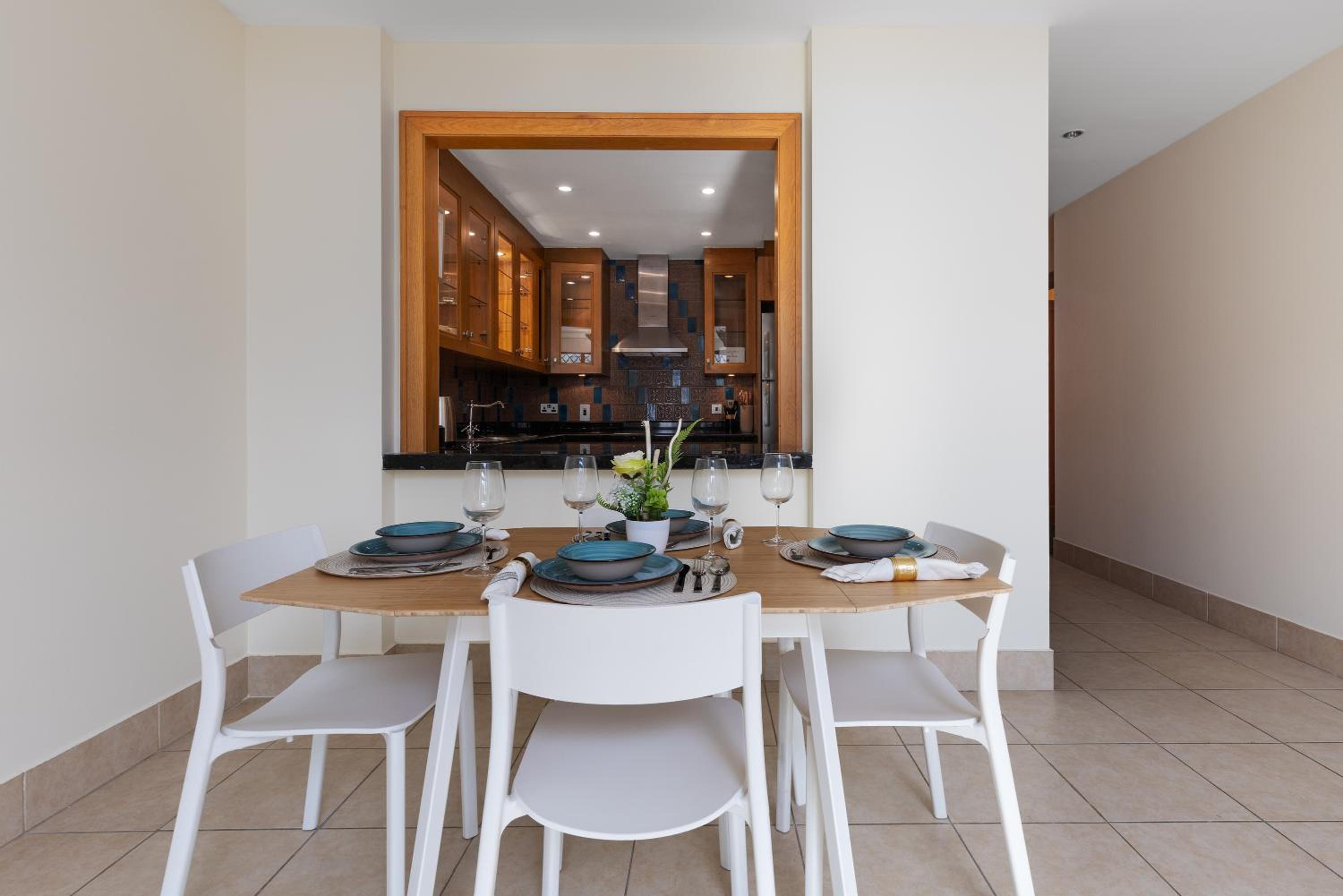 Maison Privee - Stylish & Spacious Apartment in Downtown Dubai