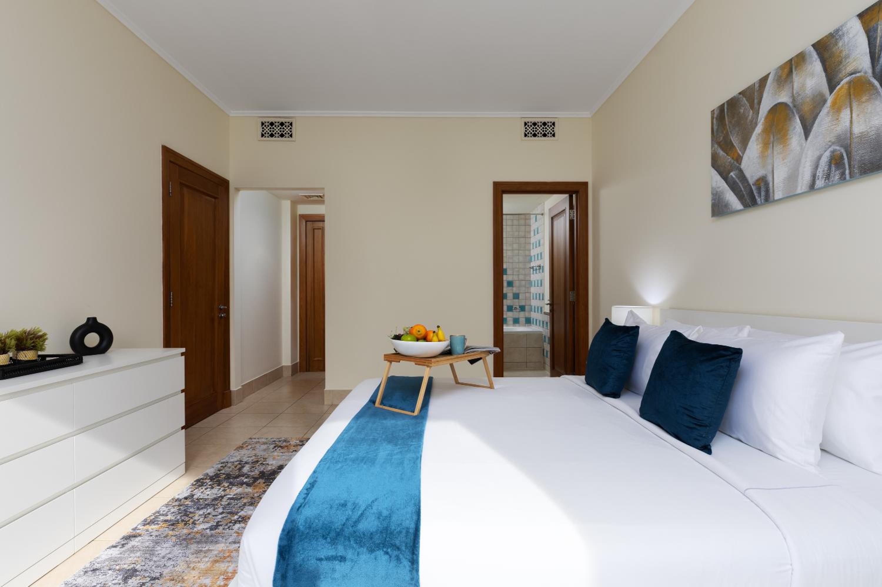 Maison Privee - Stylish & Spacious Apartment in Downtown Dubai