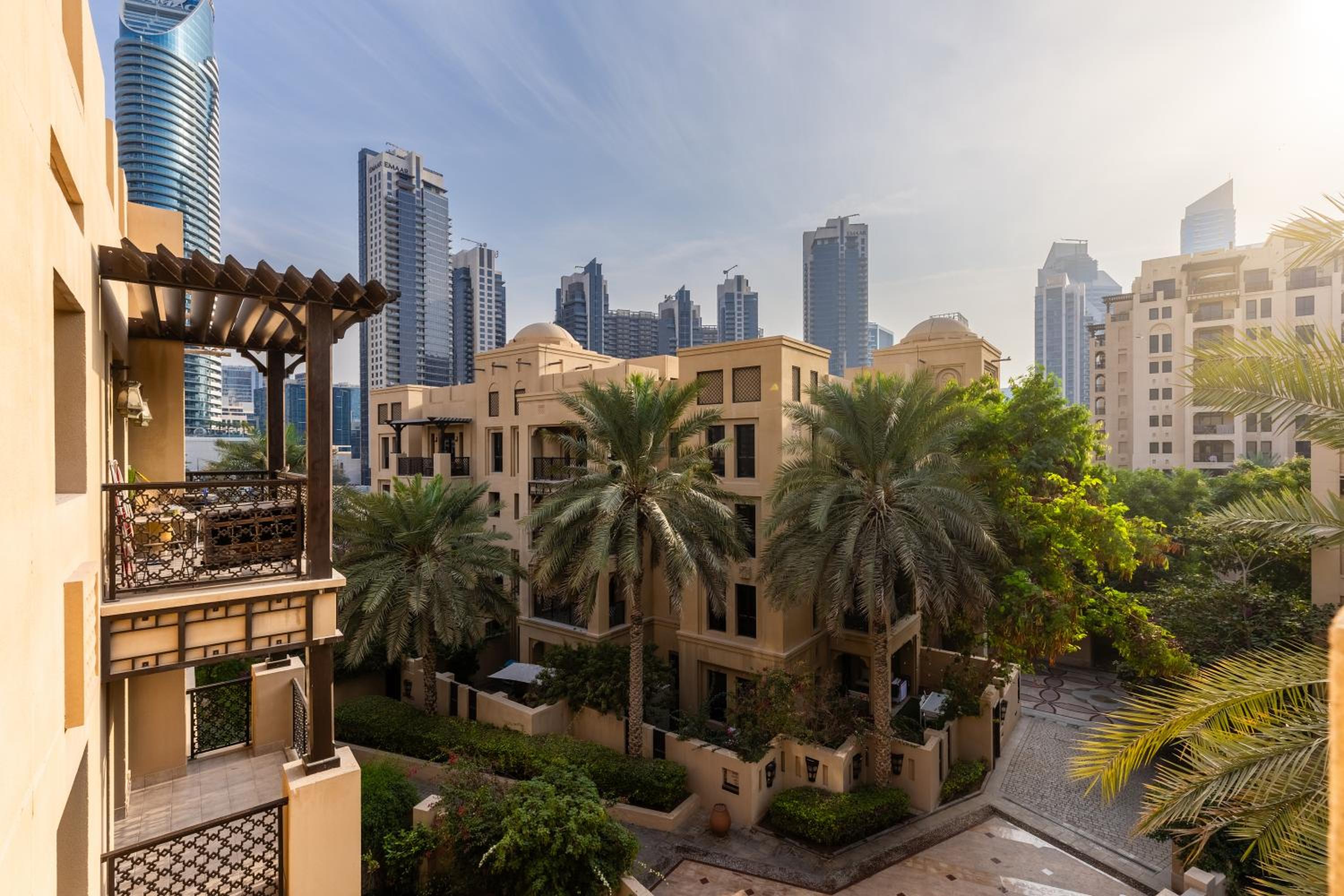 Maison Privee - Stylish & Spacious Apartment in Downtown Dubai