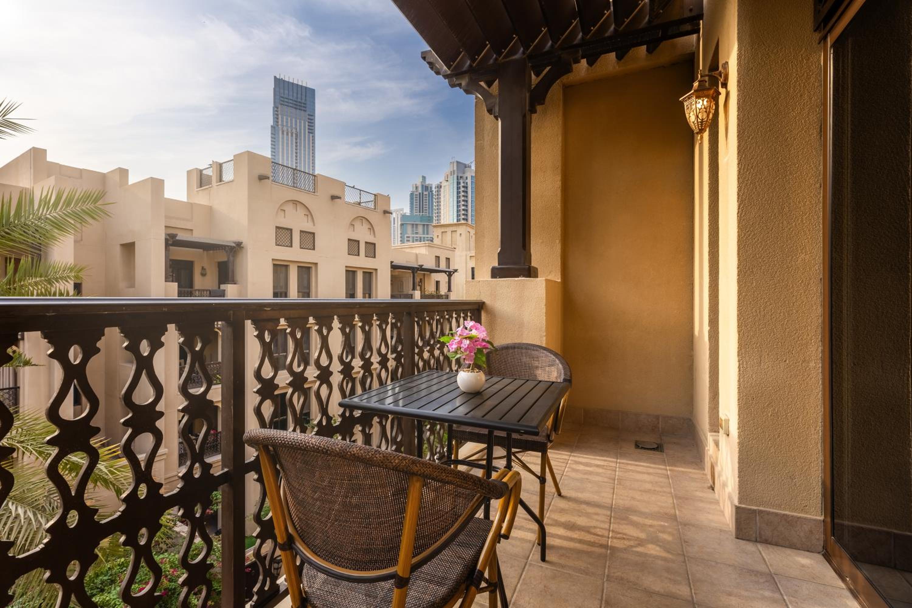 Maison Privee - Stylish & Spacious Apartment in Downtown Dubai