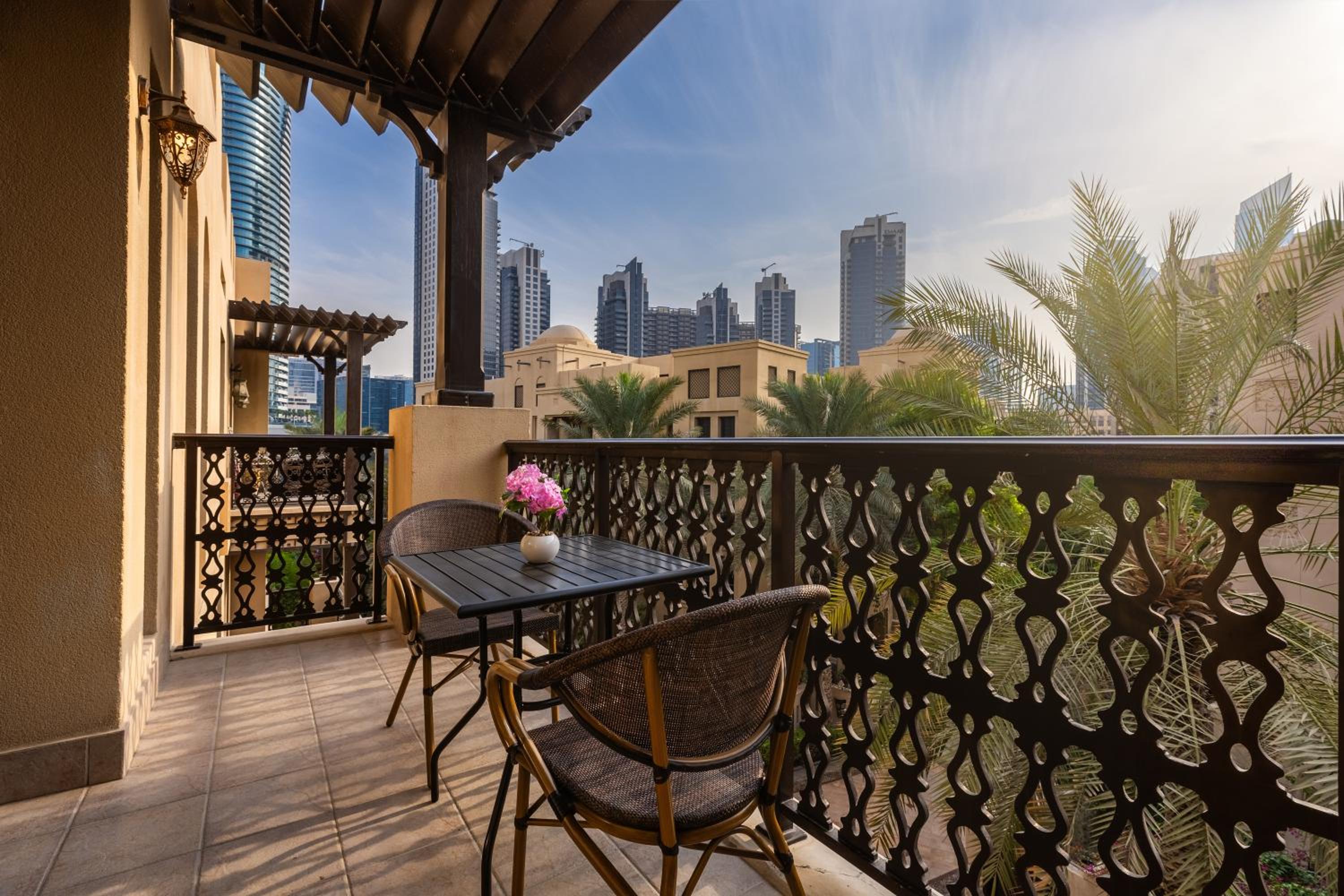 Maison Privee - Stylish & Spacious Apartment in Downtown Dubai