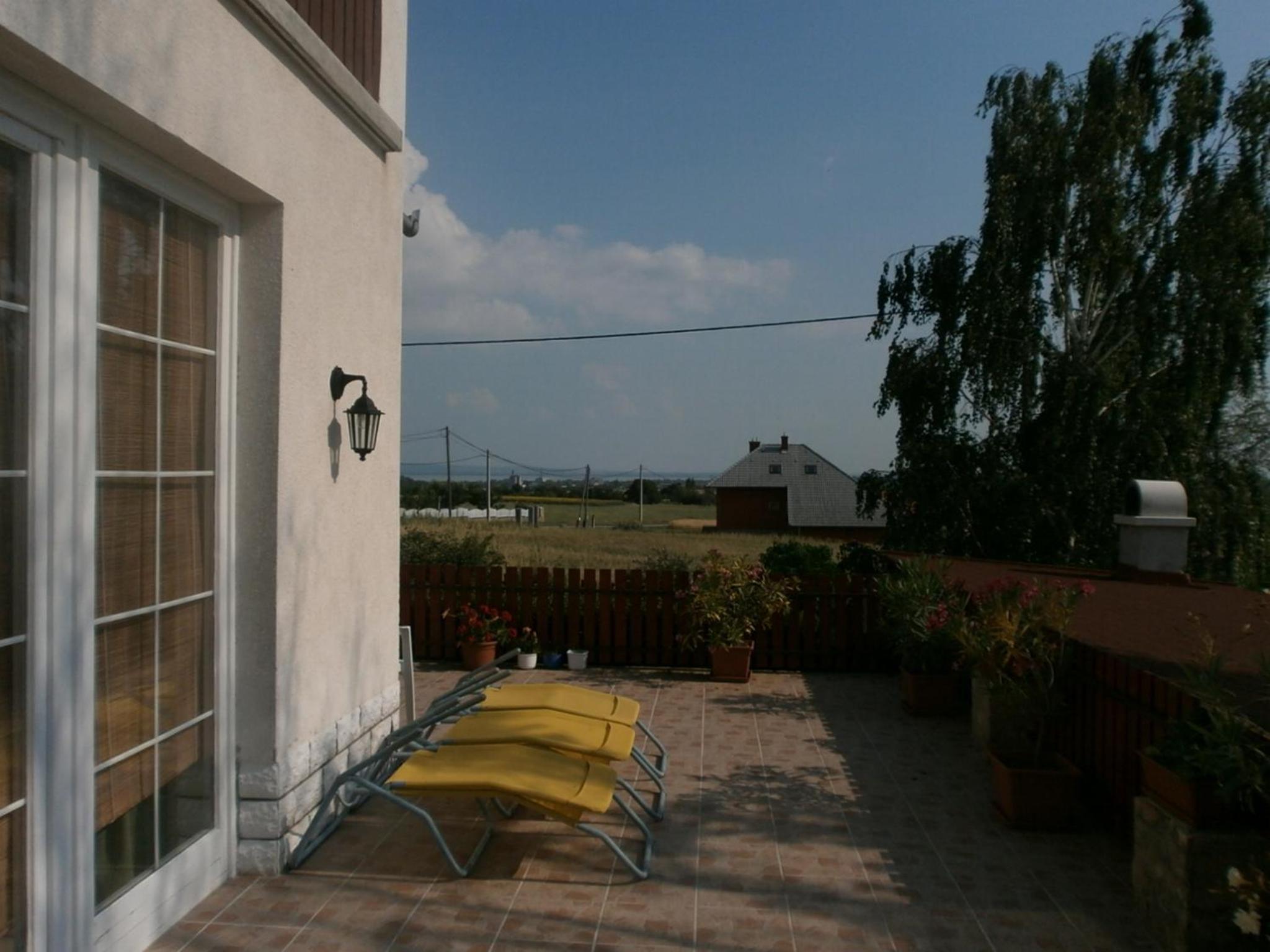 Photo 33