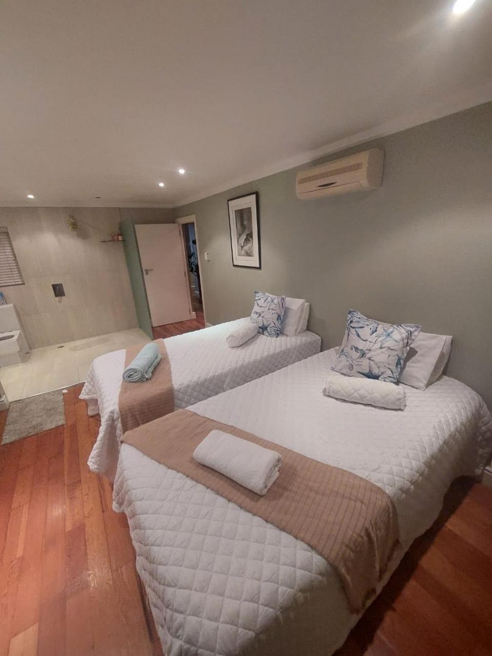EIGHT VILLA DE PORT iKamva