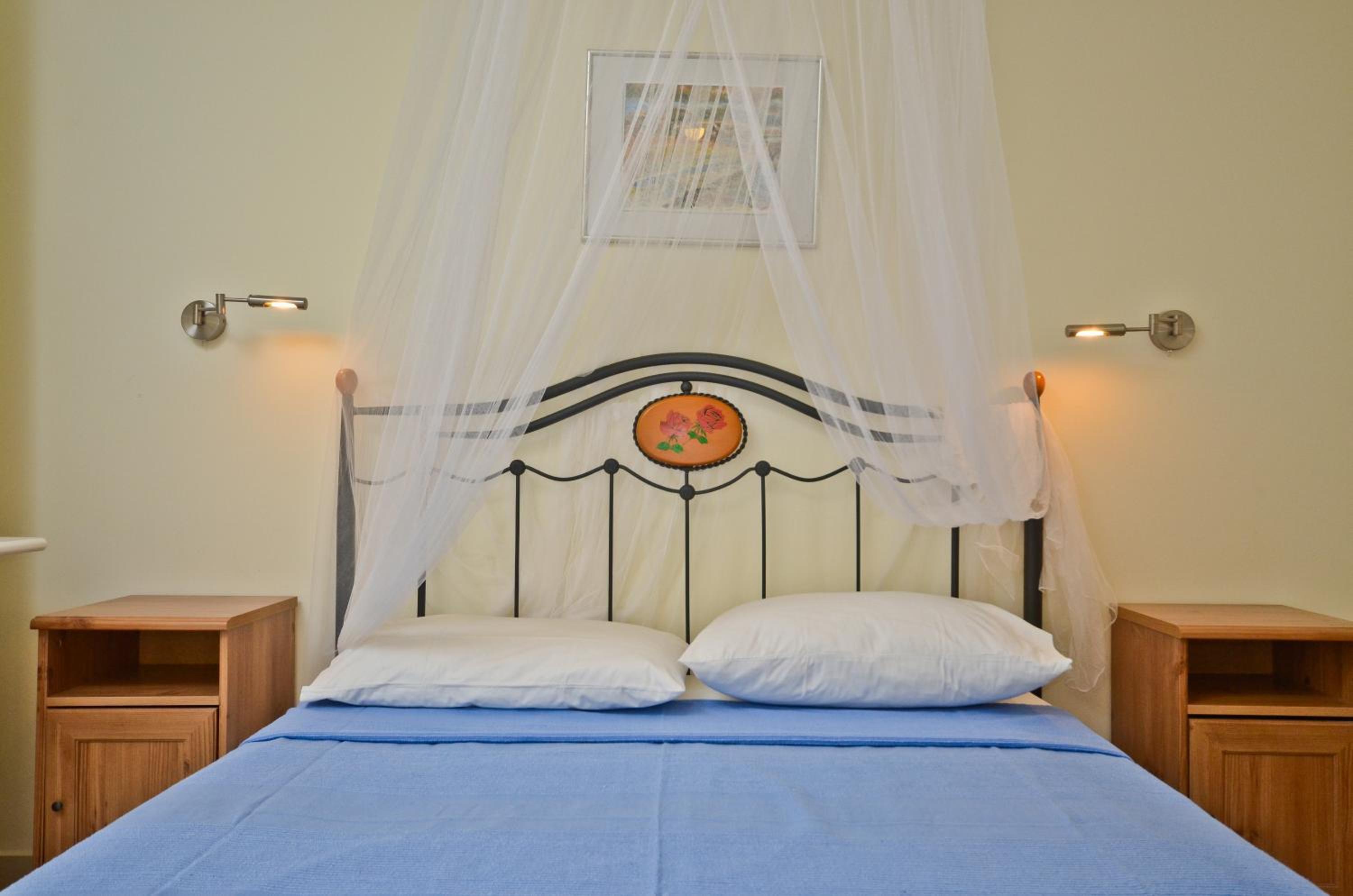 Ydreos Studios & Apartments
