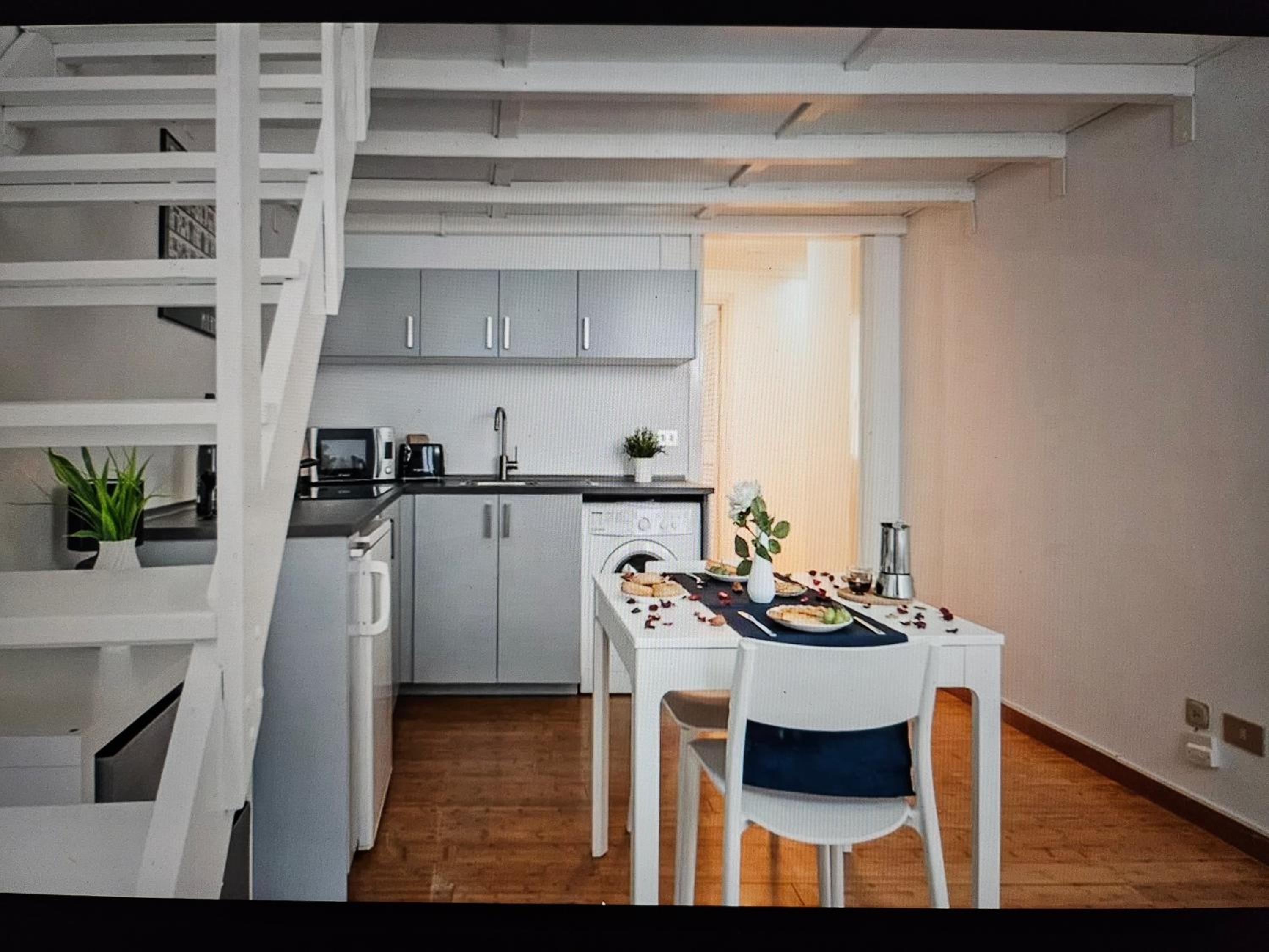 Two-room apartment San Babila Milan