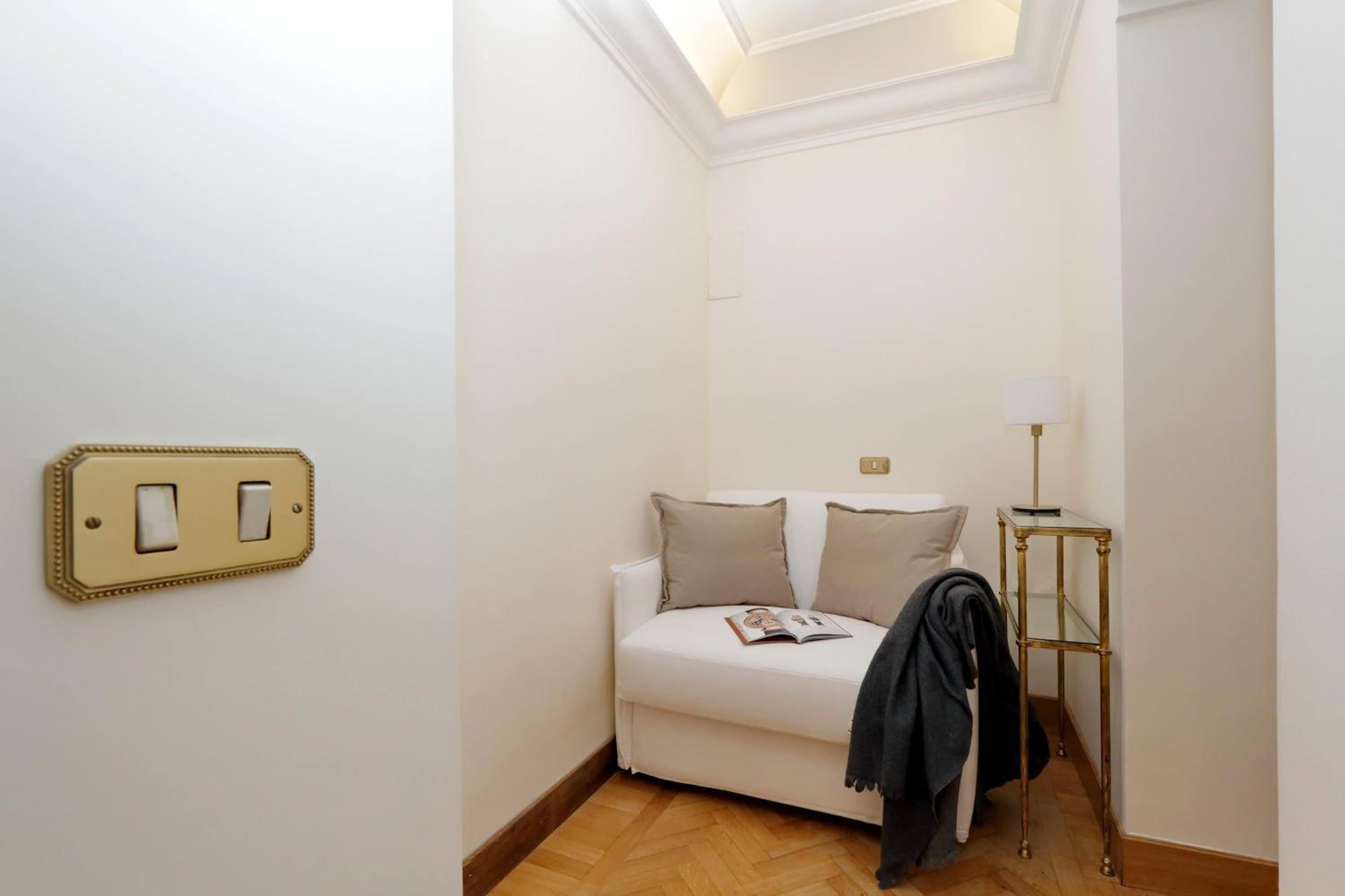 Tritone Luxury House
