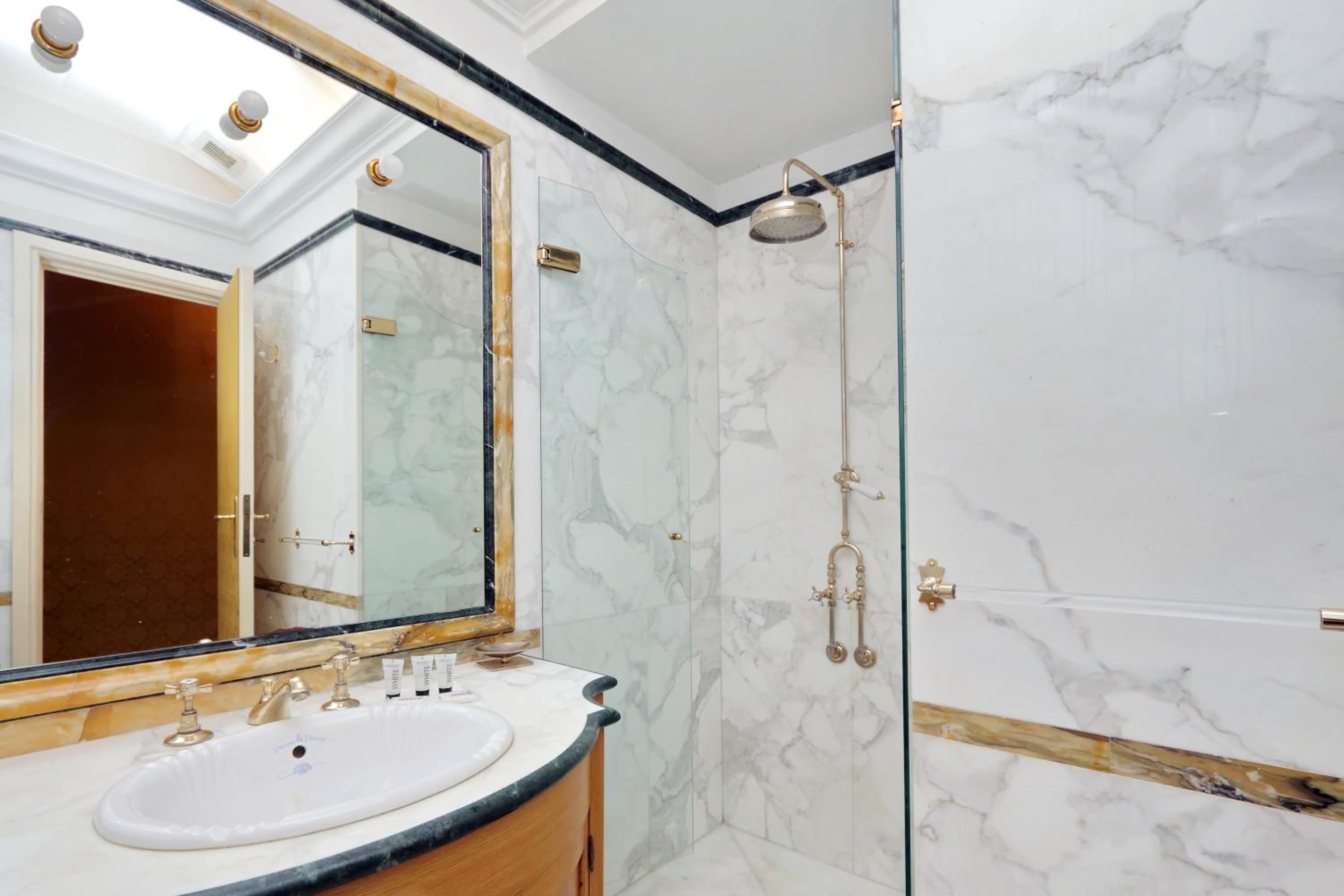 Tritone Luxury House