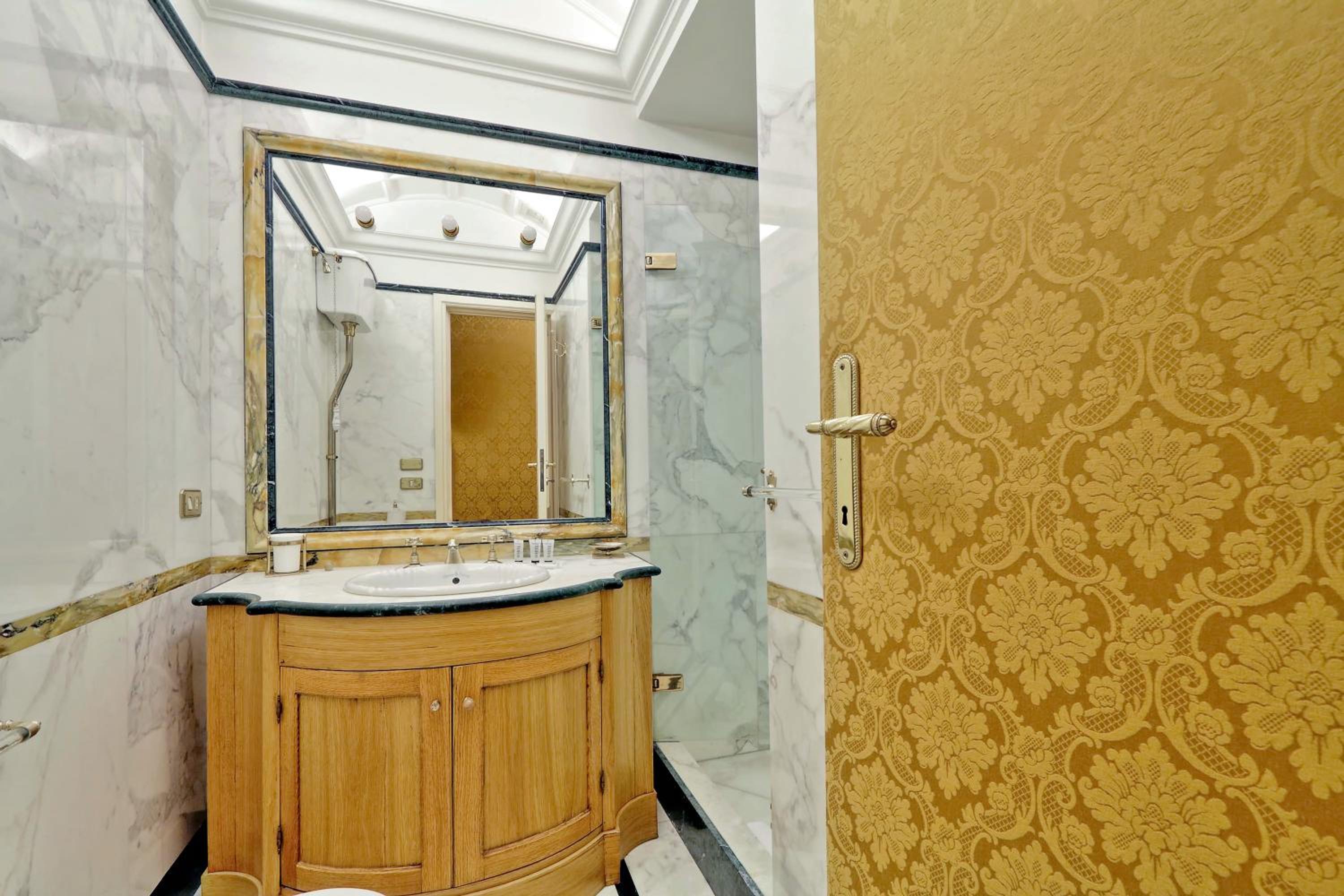 Tritone Luxury House