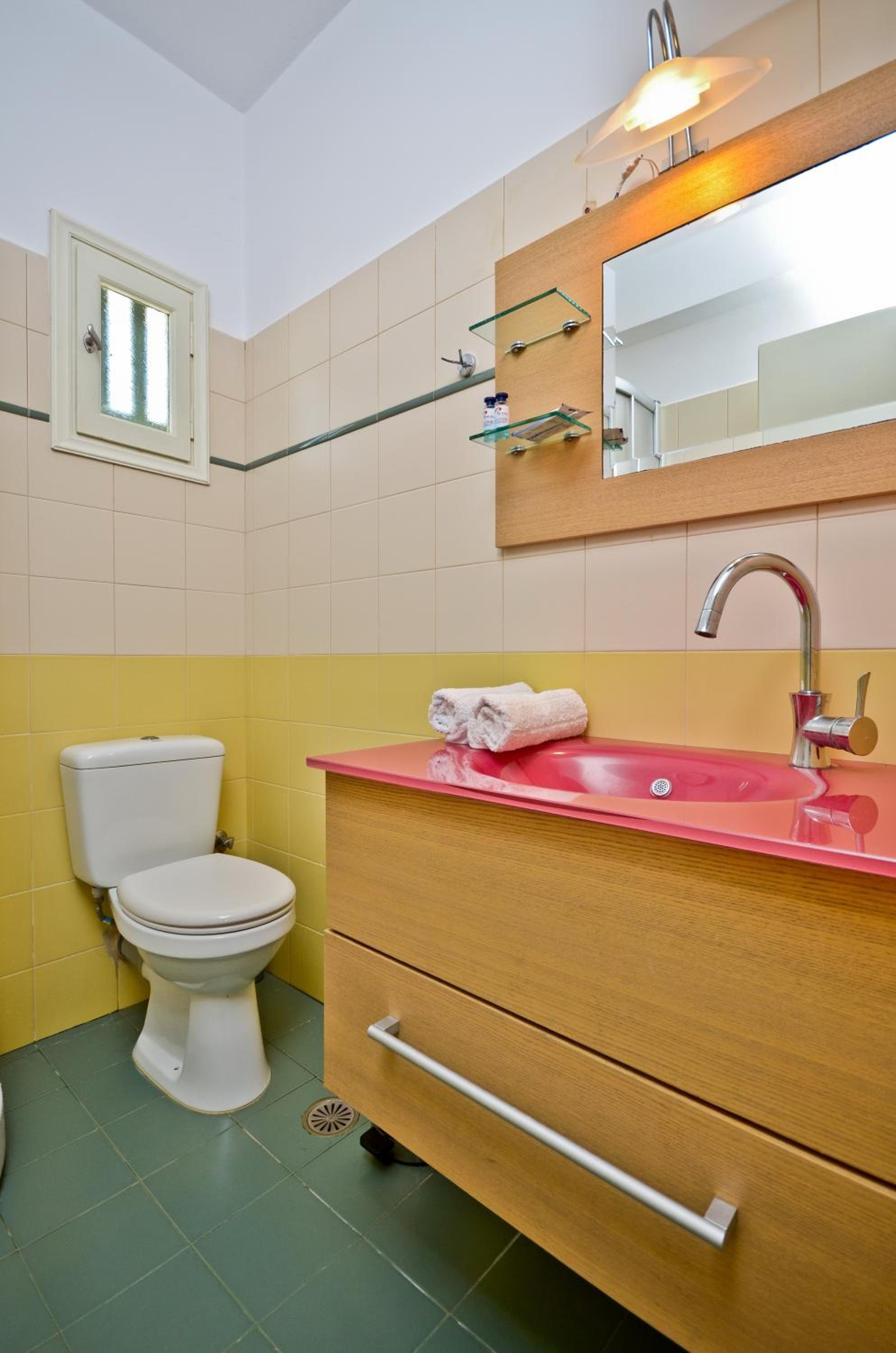 Ydreos Studios & Apartments