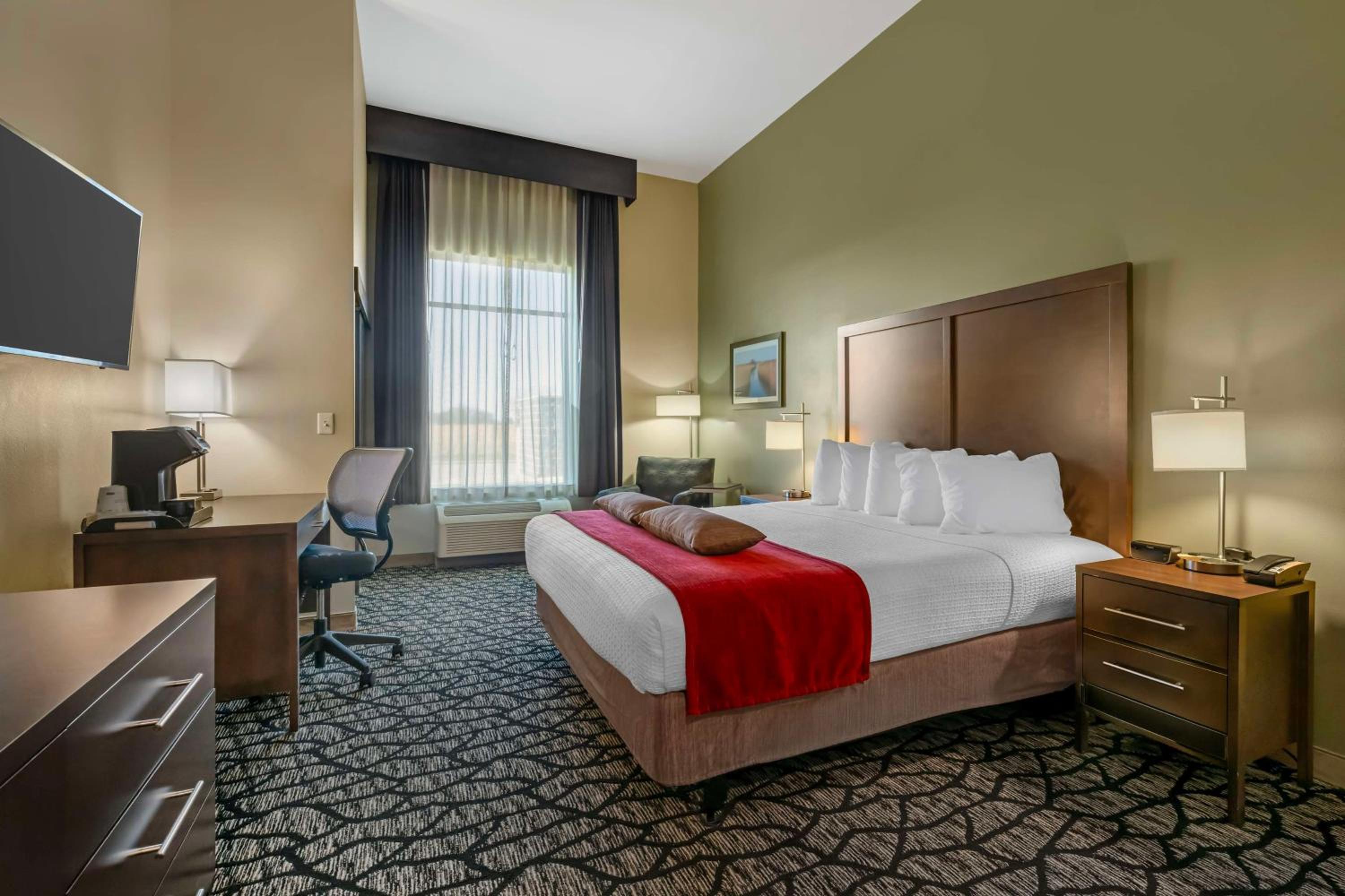 Best Western Plus Lakeview Hotel view 3
