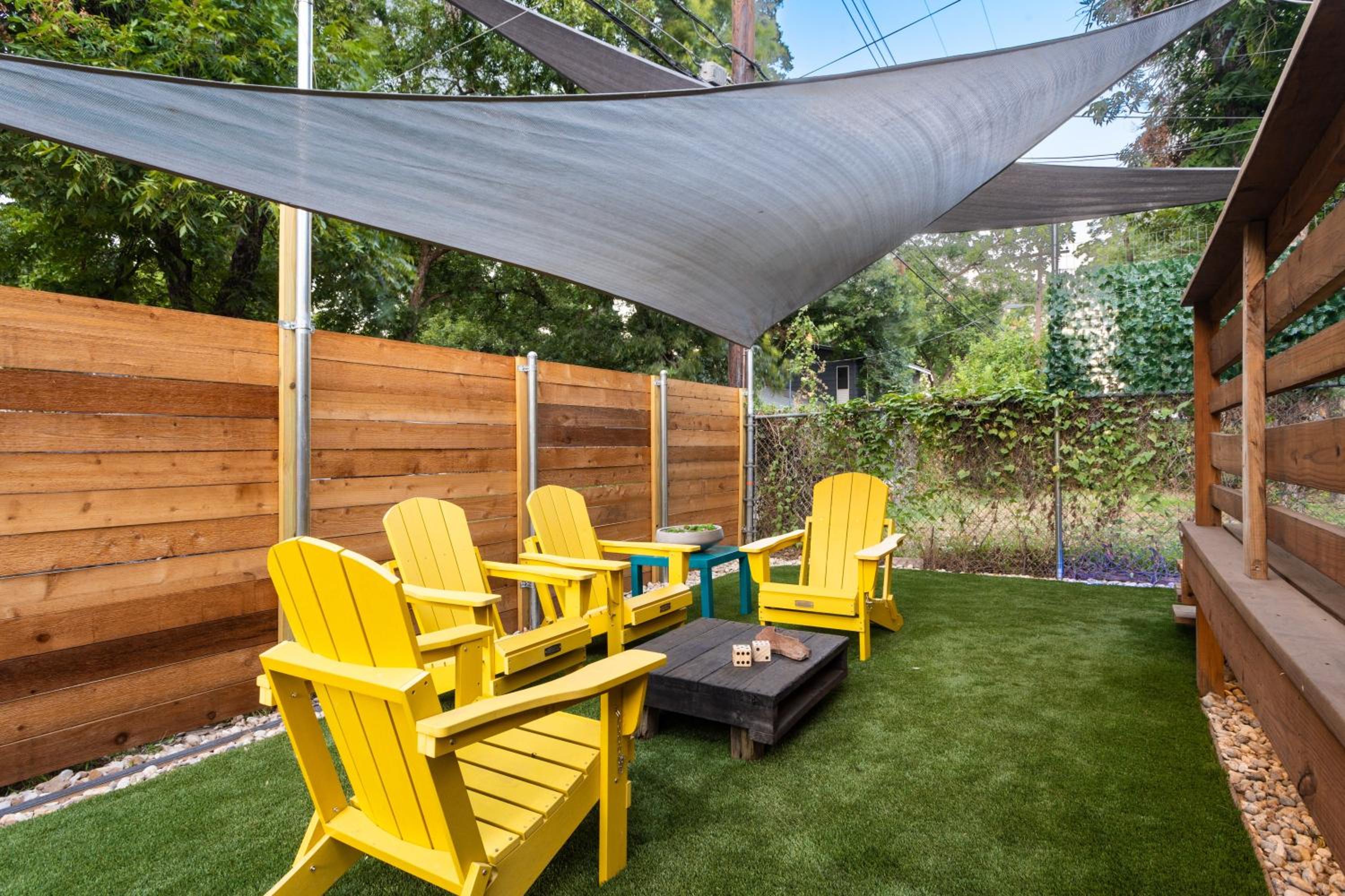 East Austin Bungalow w BBQ Firepit Fun Yard
