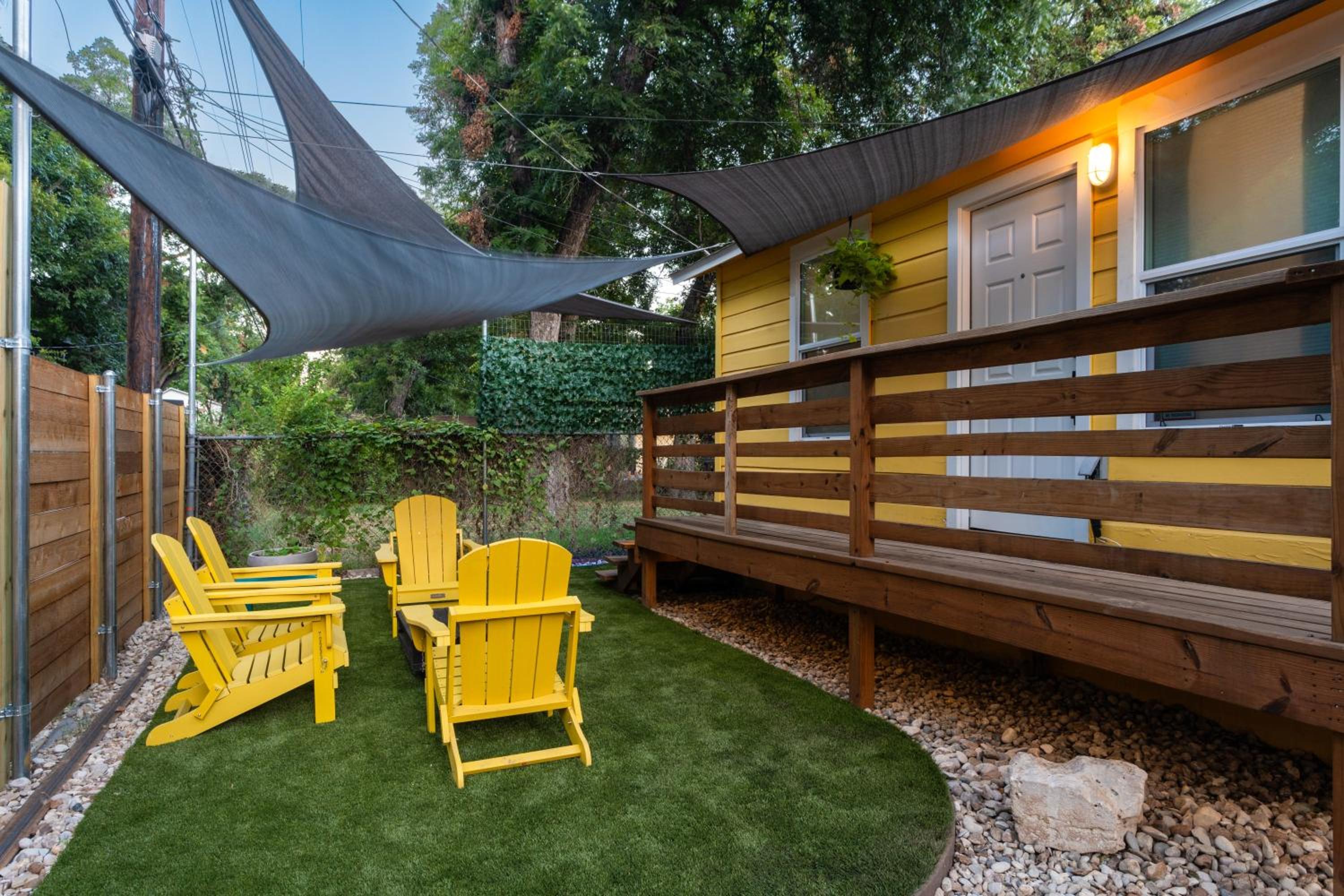 East Austin Bungalow w BBQ Firepit Fun Yard