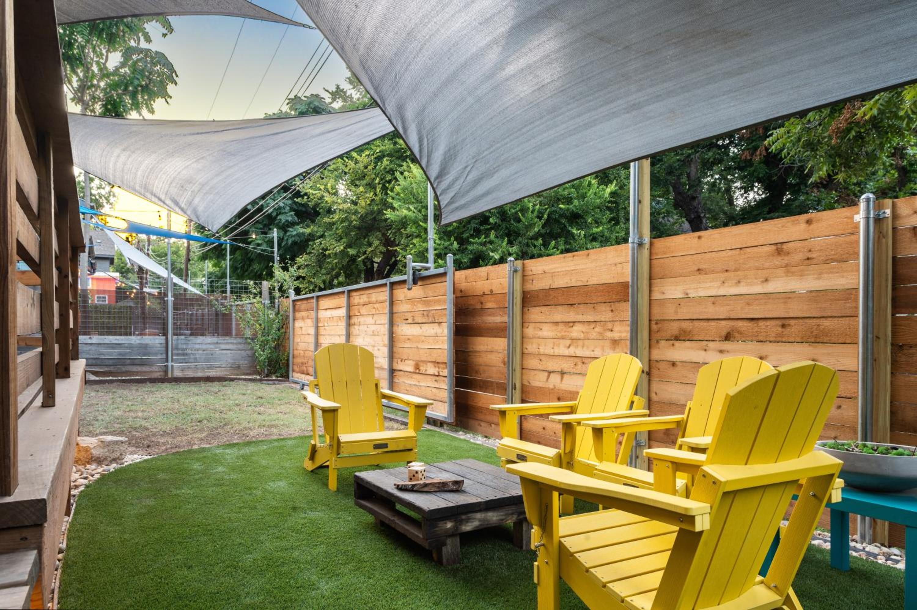 East Austin Bungalow w BBQ Firepit Fun Yard