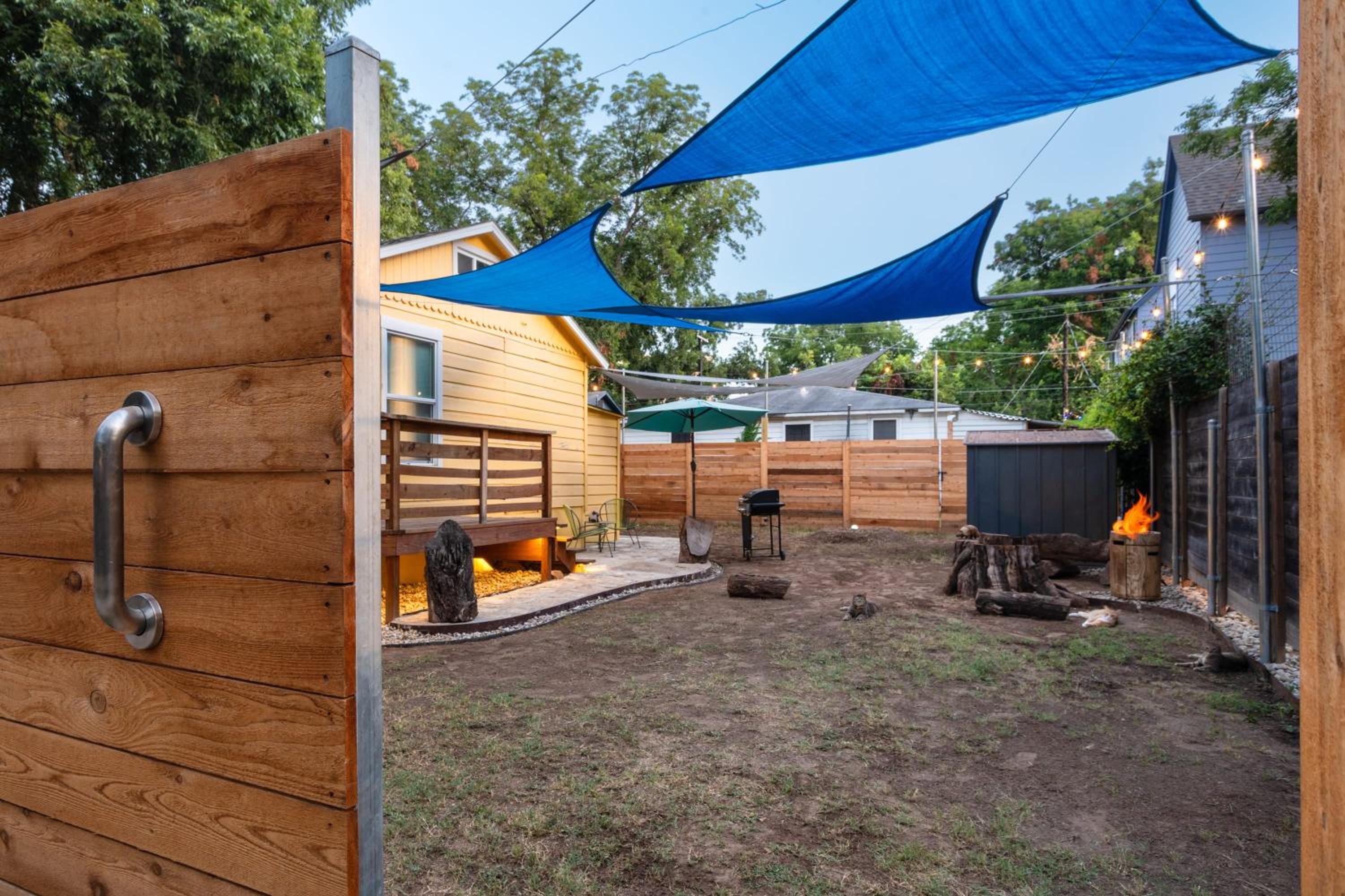 East Austin Bungalow w BBQ Firepit Fun Yard