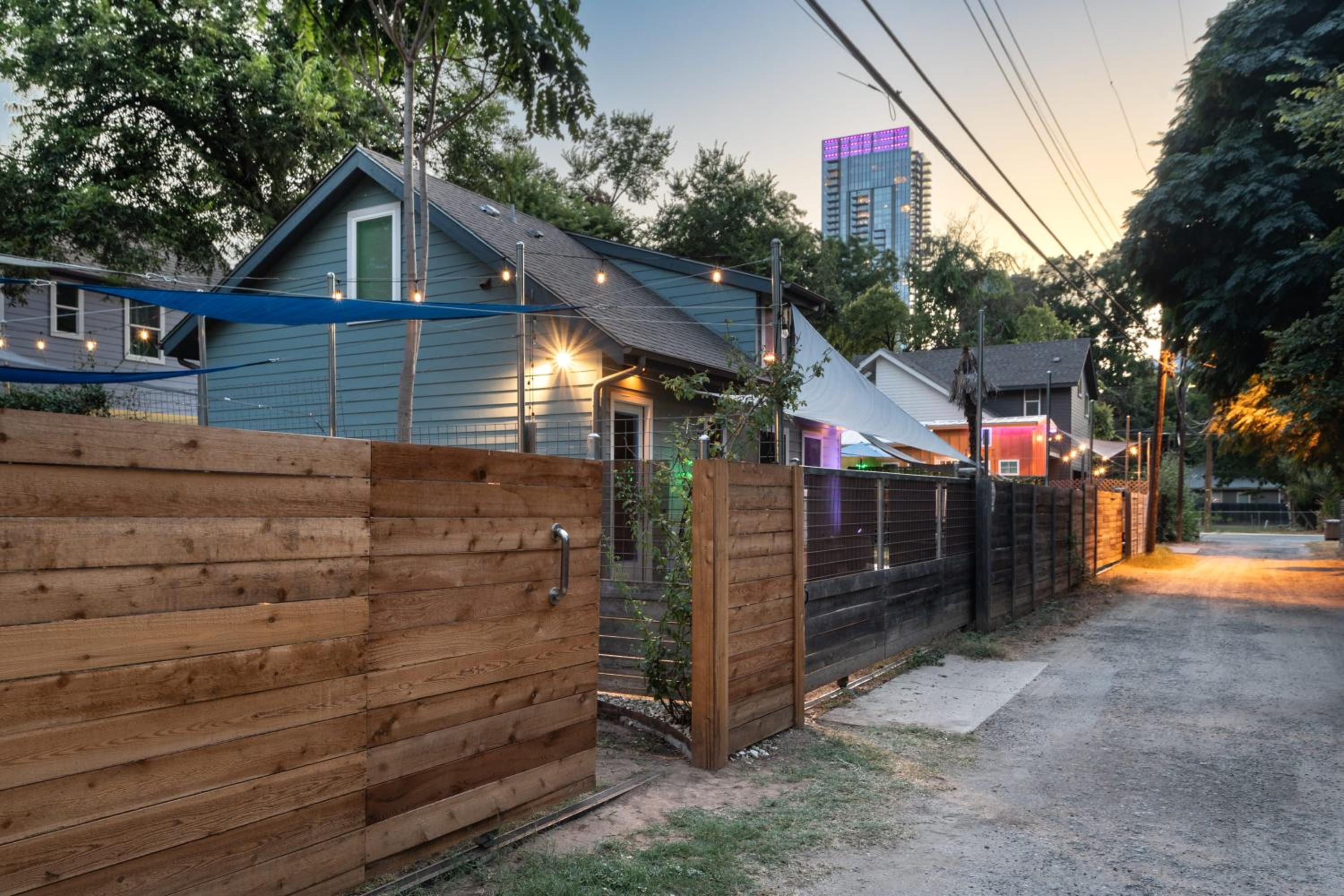 East Austin Bungalow w BBQ Firepit Fun Yard