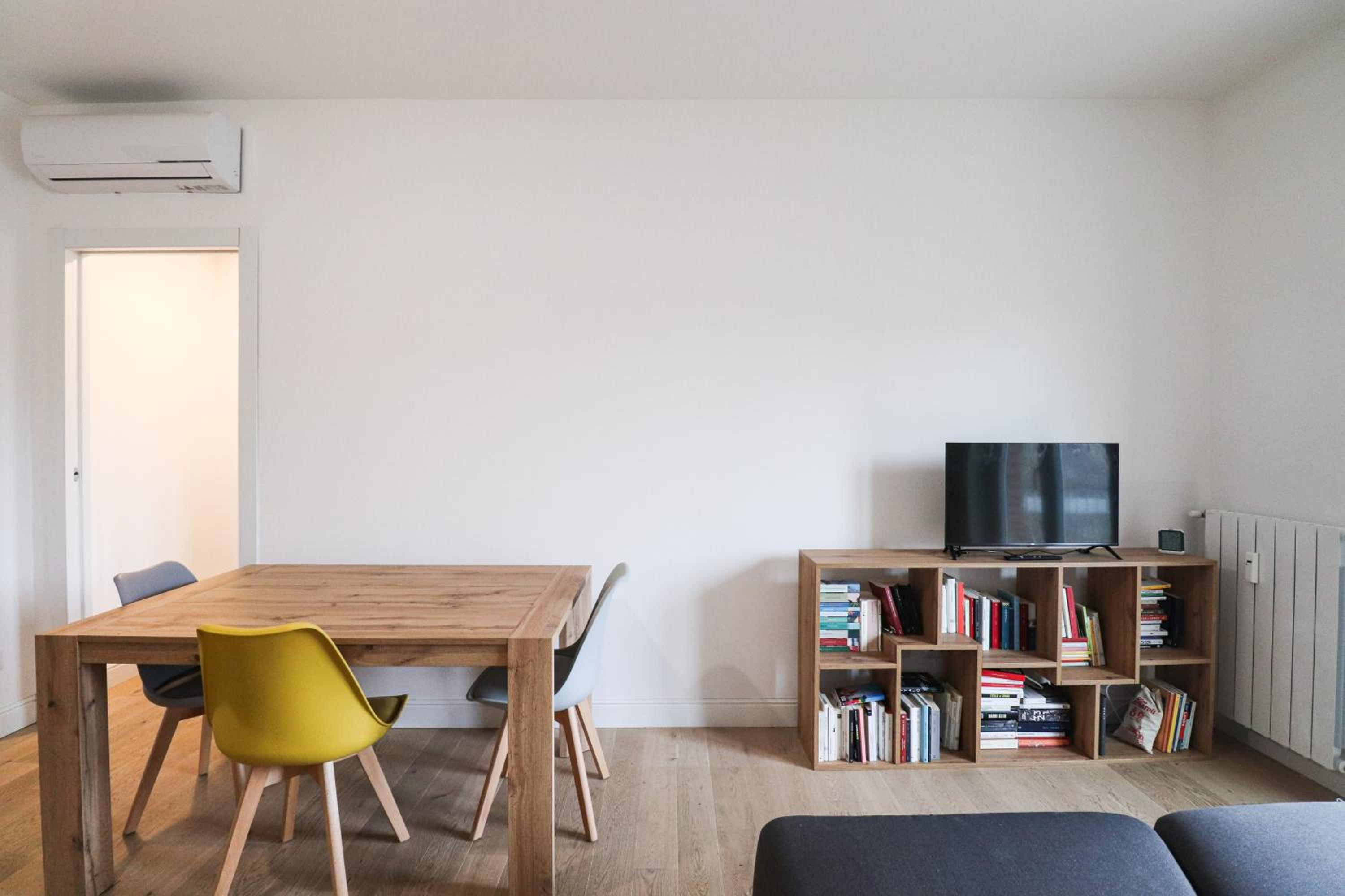 Modern Deluxe 2 Suites Apartment - 15min Colosseum & Metro 5min - AC, Wifi