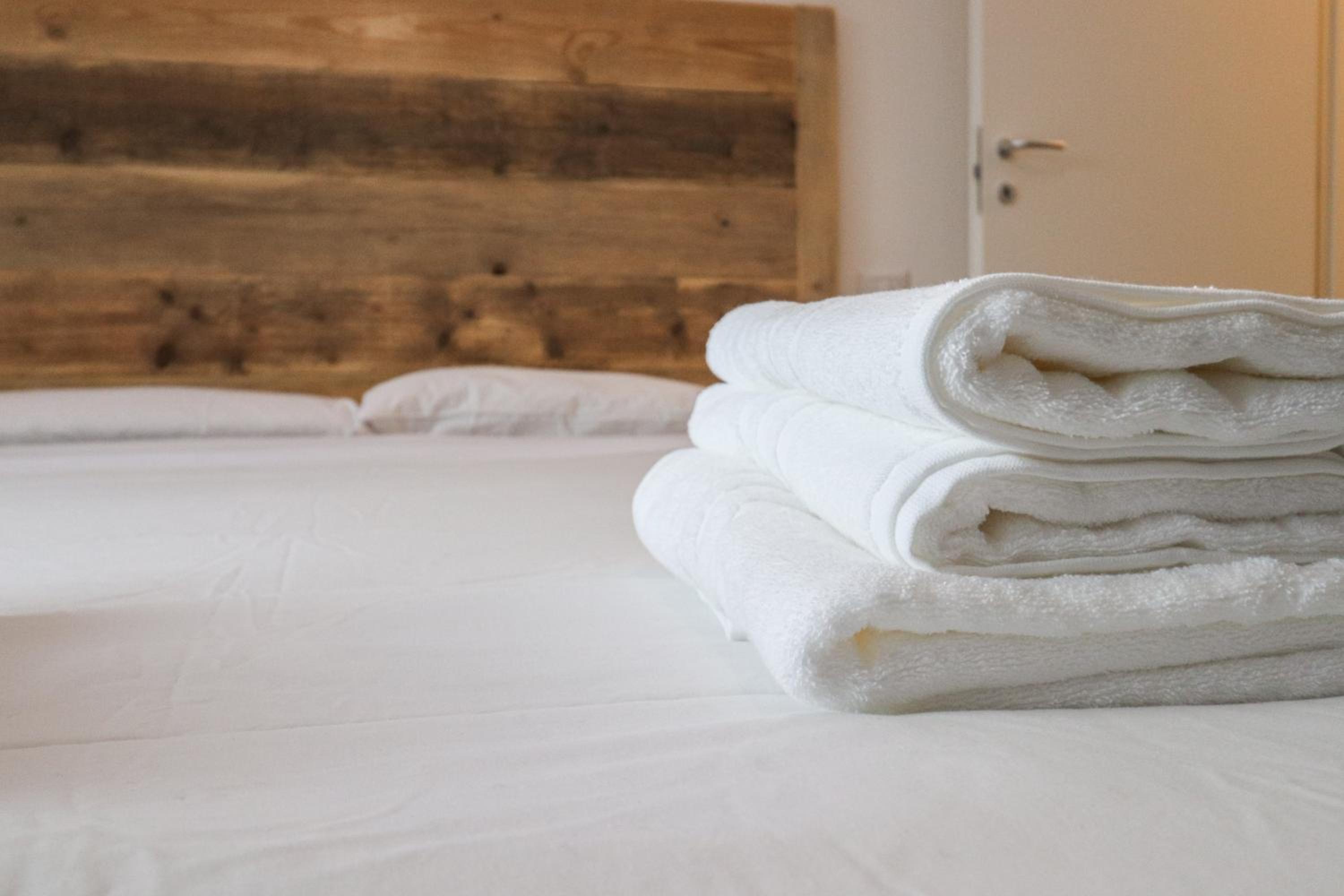 Modern Deluxe 2 Suites Apartment - 15min Colosseum & Metro 5min - AC, Wifi