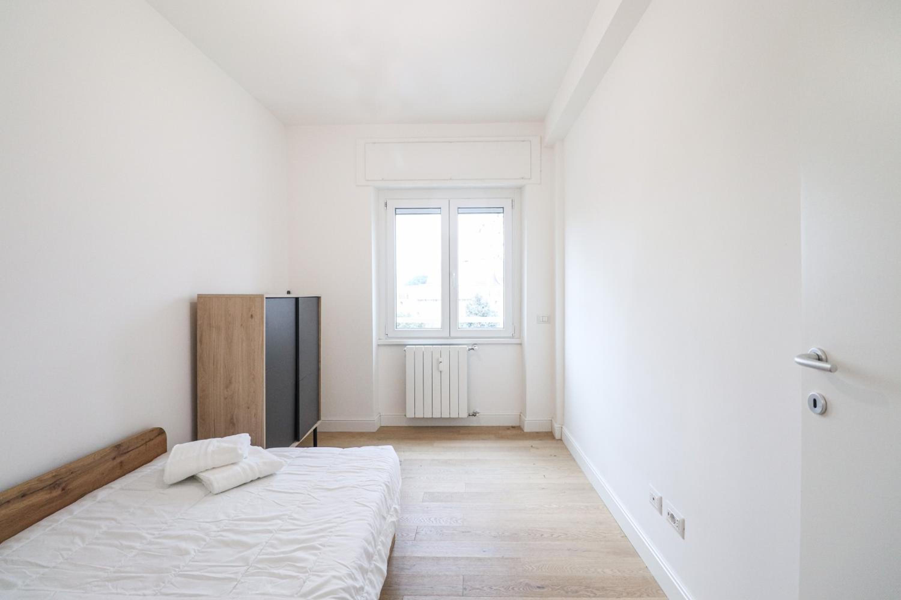 Modern Deluxe 2 Suites Apartment - 15min Colosseum & Metro 5min - AC, Wifi