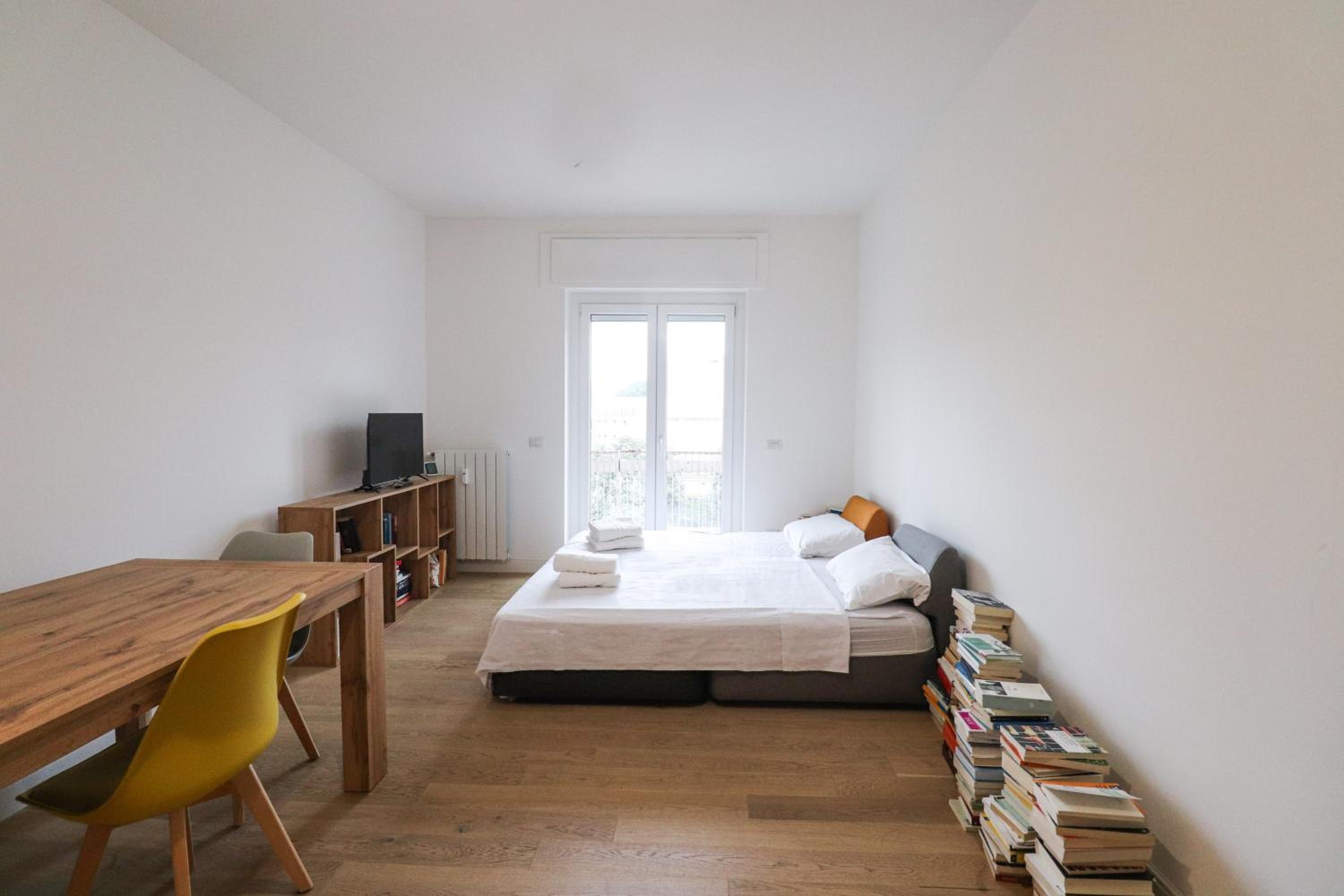 Modern Deluxe 2 Suites Apartment - 15min Colosseum & Metro 5min - AC, Wifi