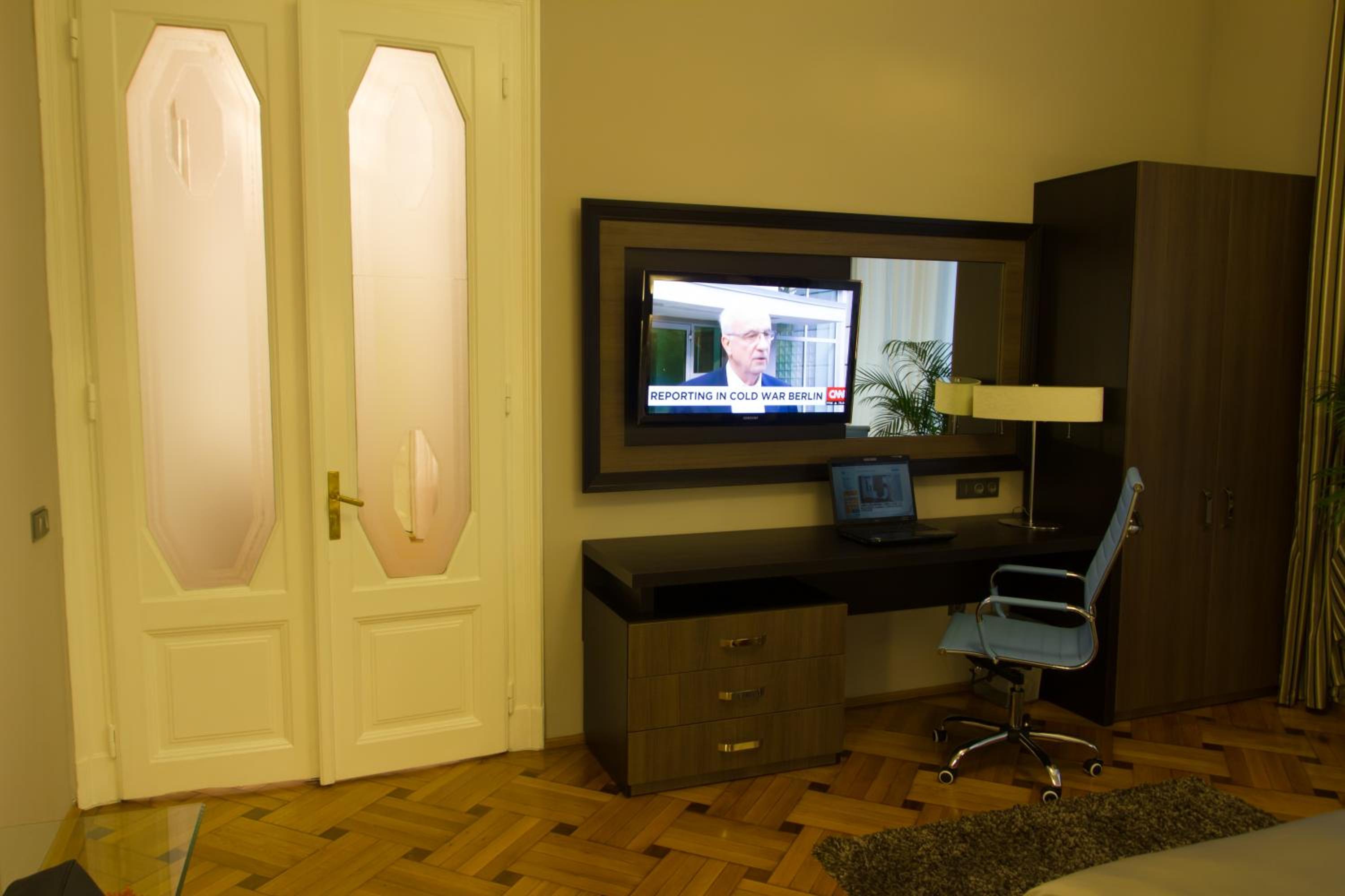 Matei Corvin Deluxe Apartment