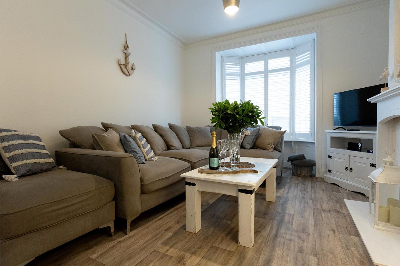 SEA STAR - Coastal 3-Bed Retreat in the Heart of Whitby