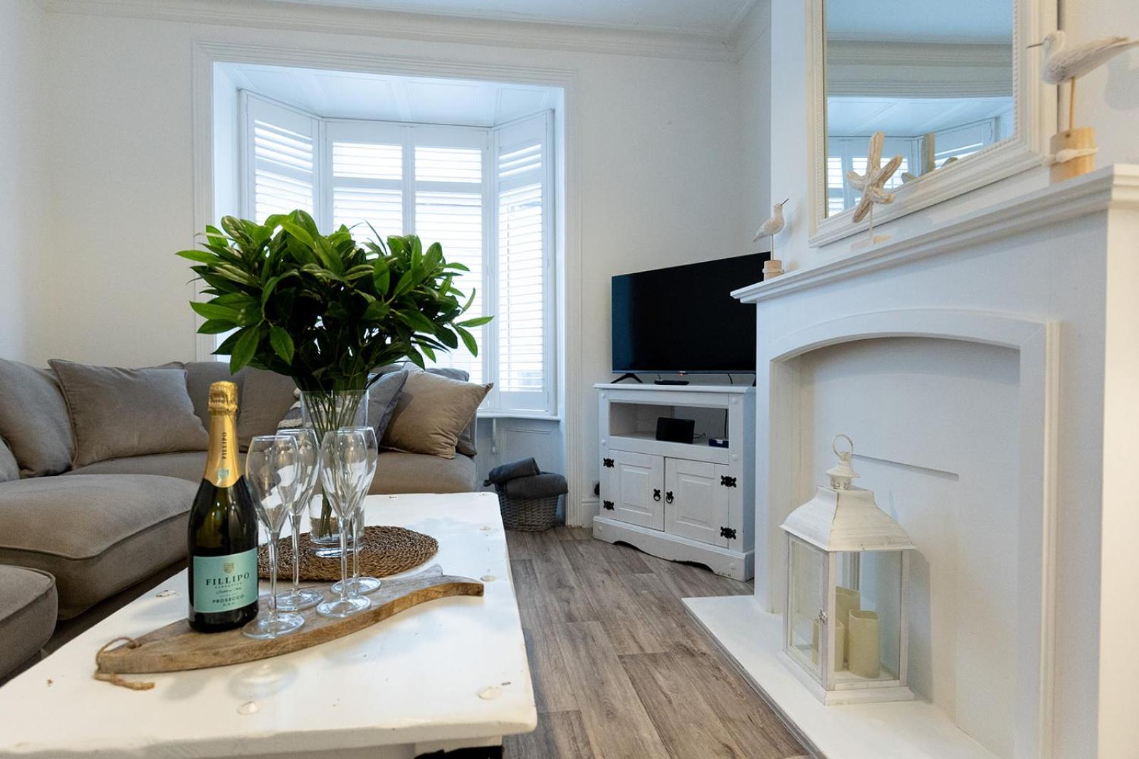 SEA STAR - Coastal 3-Bed Retreat in the Heart of Whitby