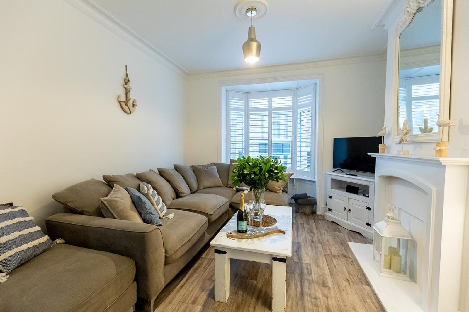SEA STAR - Coastal 3-Bed Retreat in the Heart of Whitby