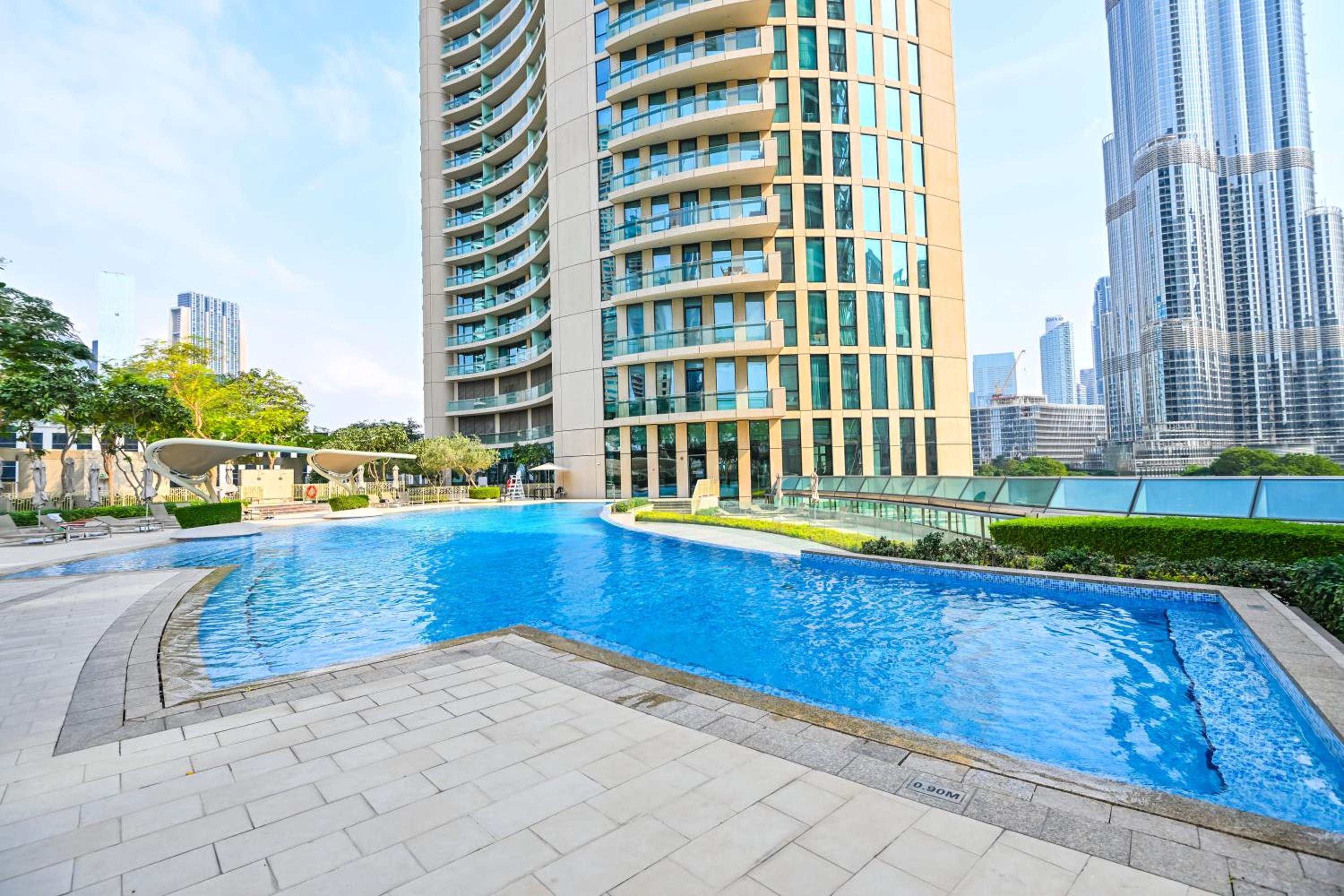Burj Vista 2BR Luxurious Apartment with Direct Access to Dubai Mall