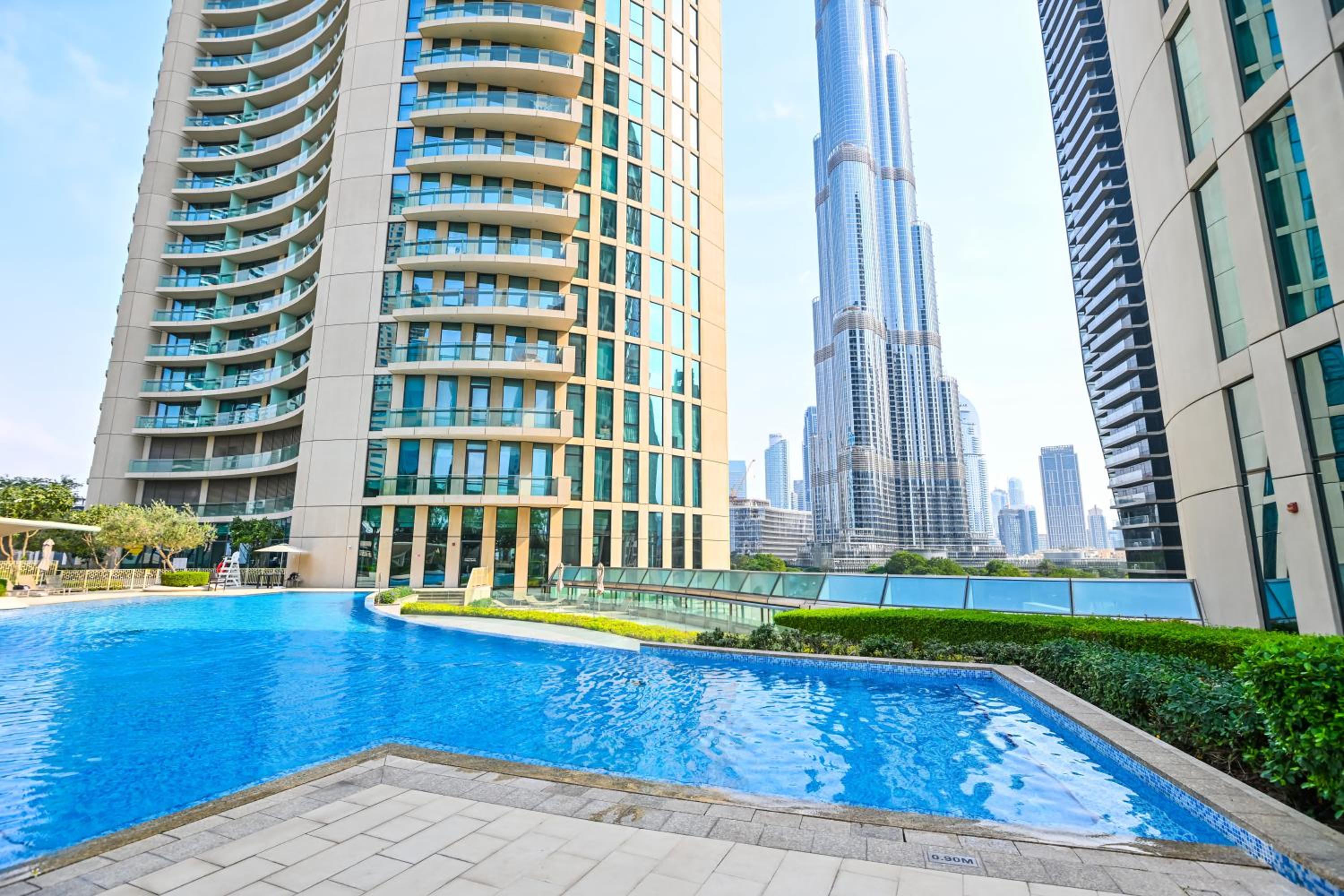 Burj Vista 2BR Luxurious Apartment with Direct Access to Dubai Mall