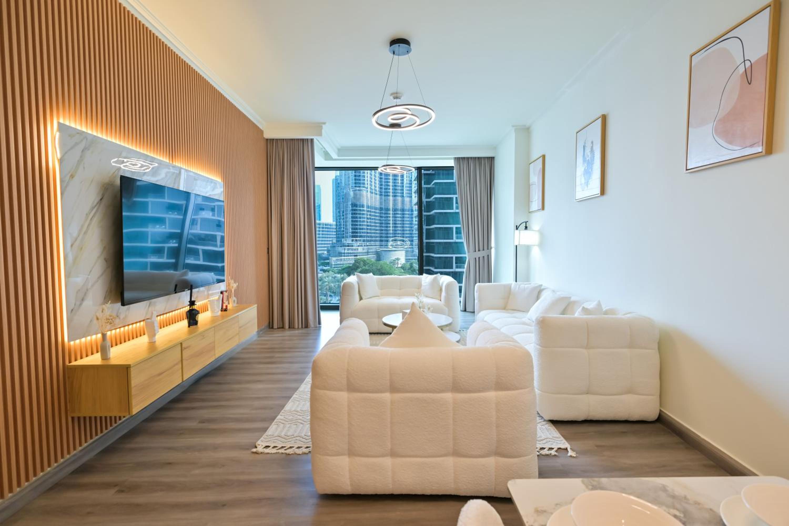 Burj Vista 2BR Luxurious Apartment with Direct Access to Dubai Mall