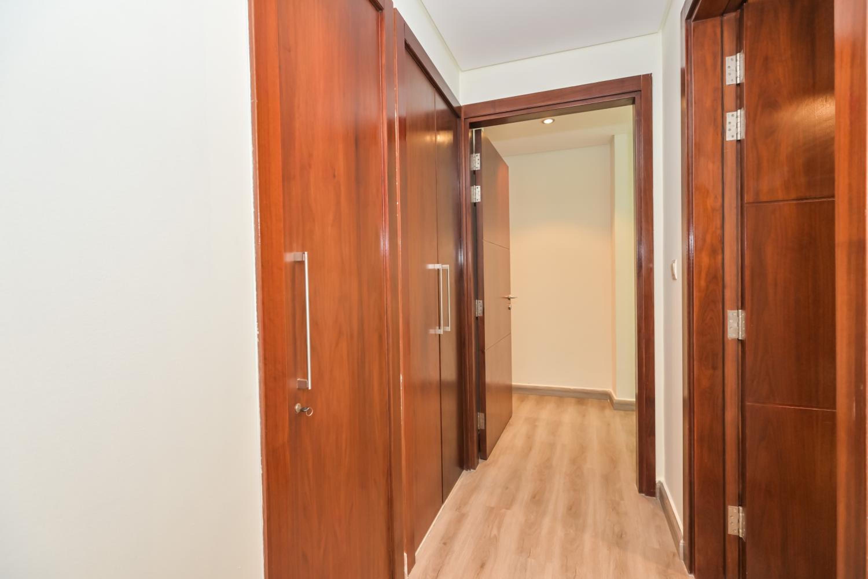 Burj Vista 2BR Luxurious Apartment with Direct Access to Dubai Mall