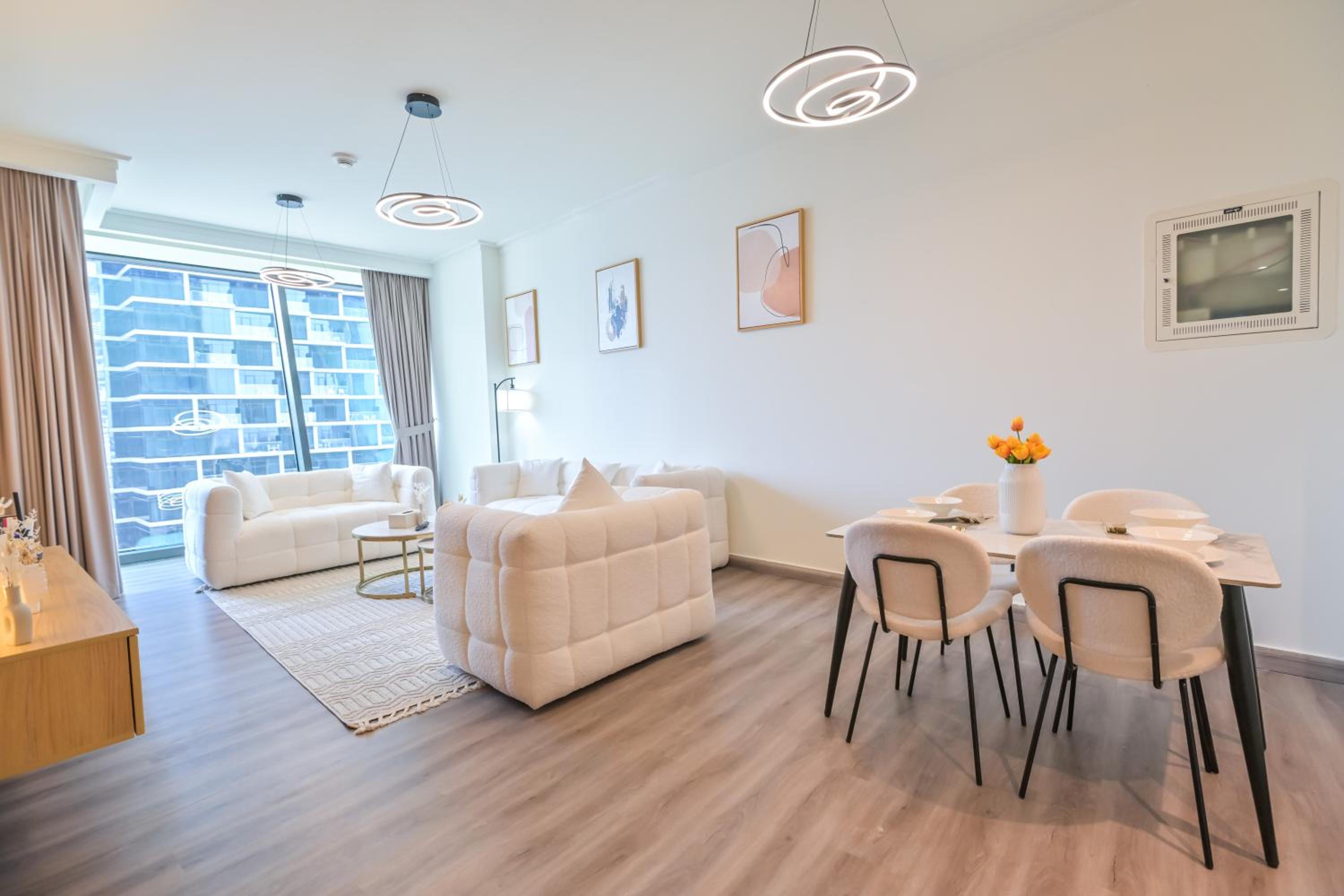 Burj Vista 2BR Luxurious Apartment with Direct Access to Dubai Mall